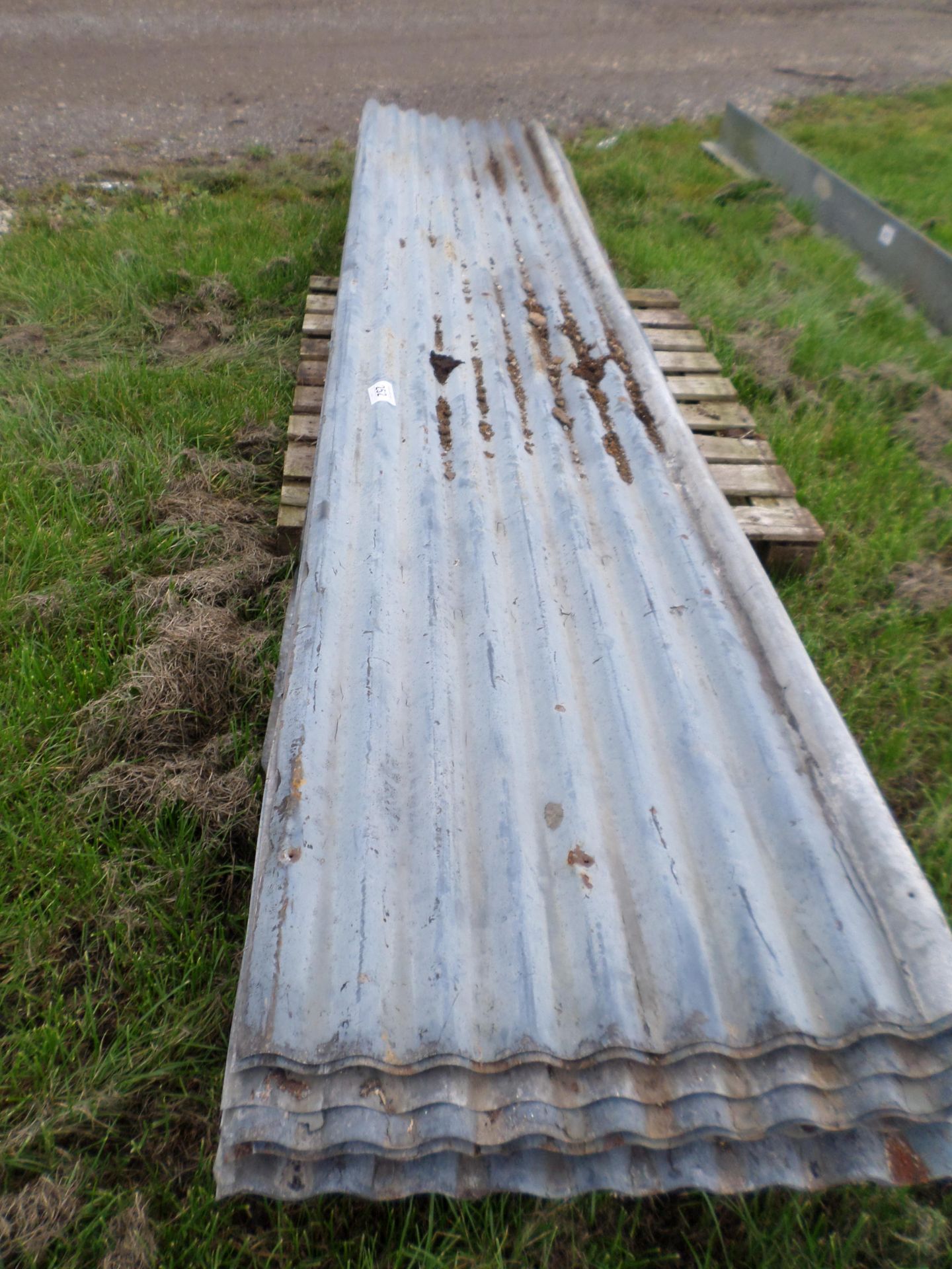 Pallet of galvanised 12ft tin sheets NO VAT - Image 3 of 4