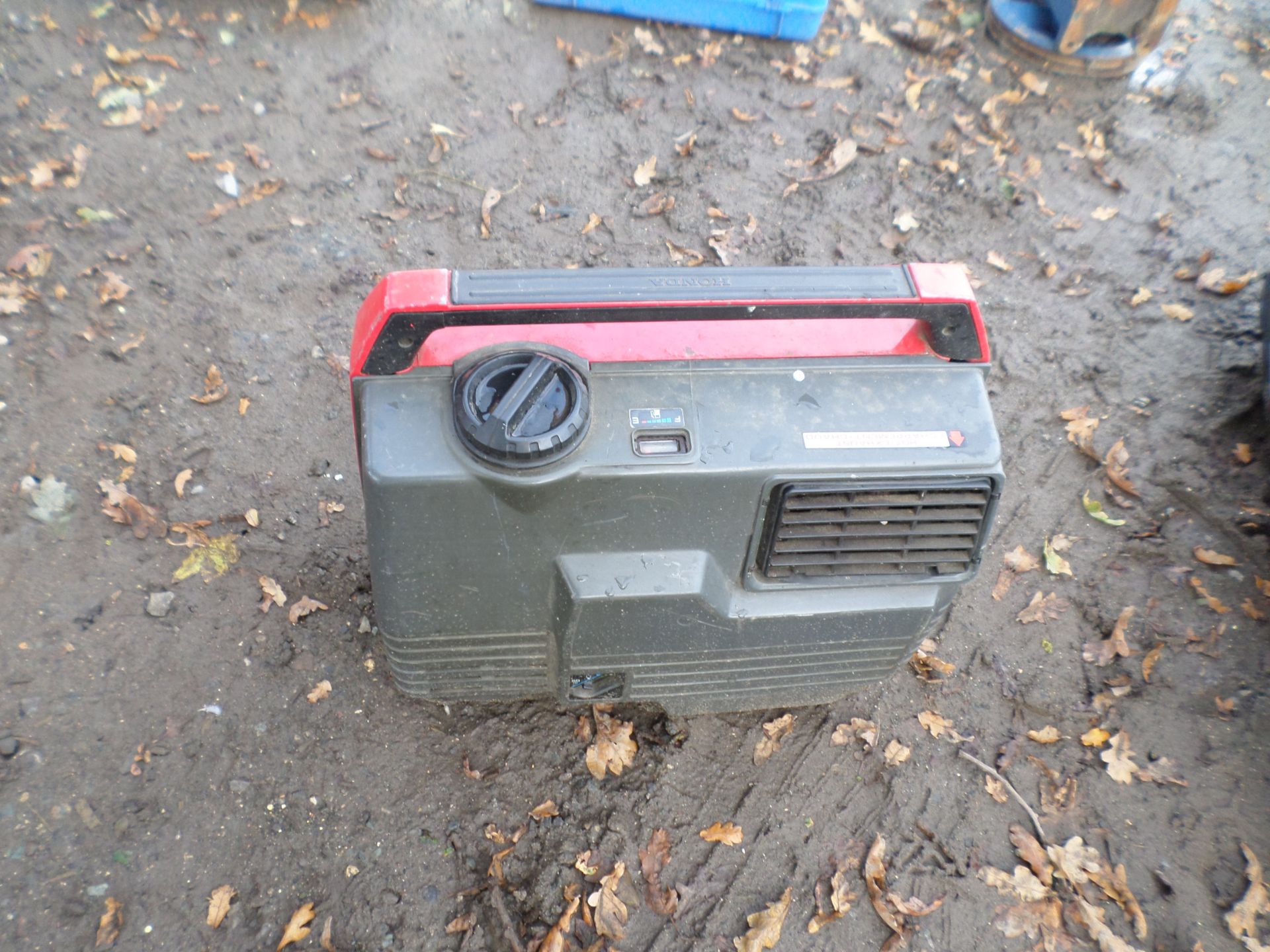 Honda suitcase generator NO VAT - Image 2 of 2