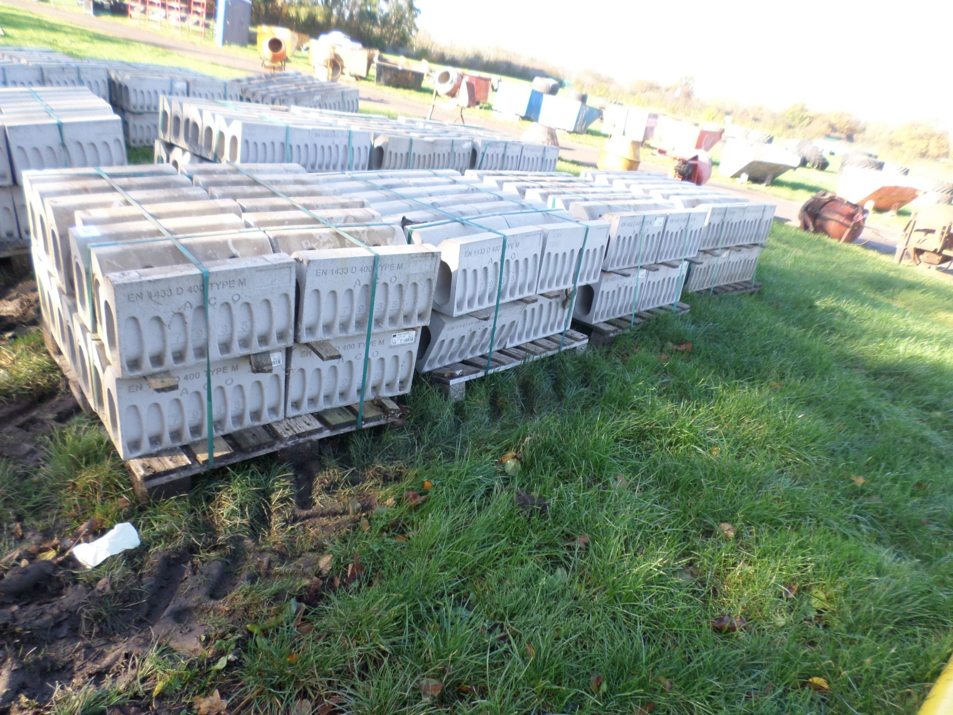 4 pallets - 14m new unused drainage kerbs - Image 3 of 3