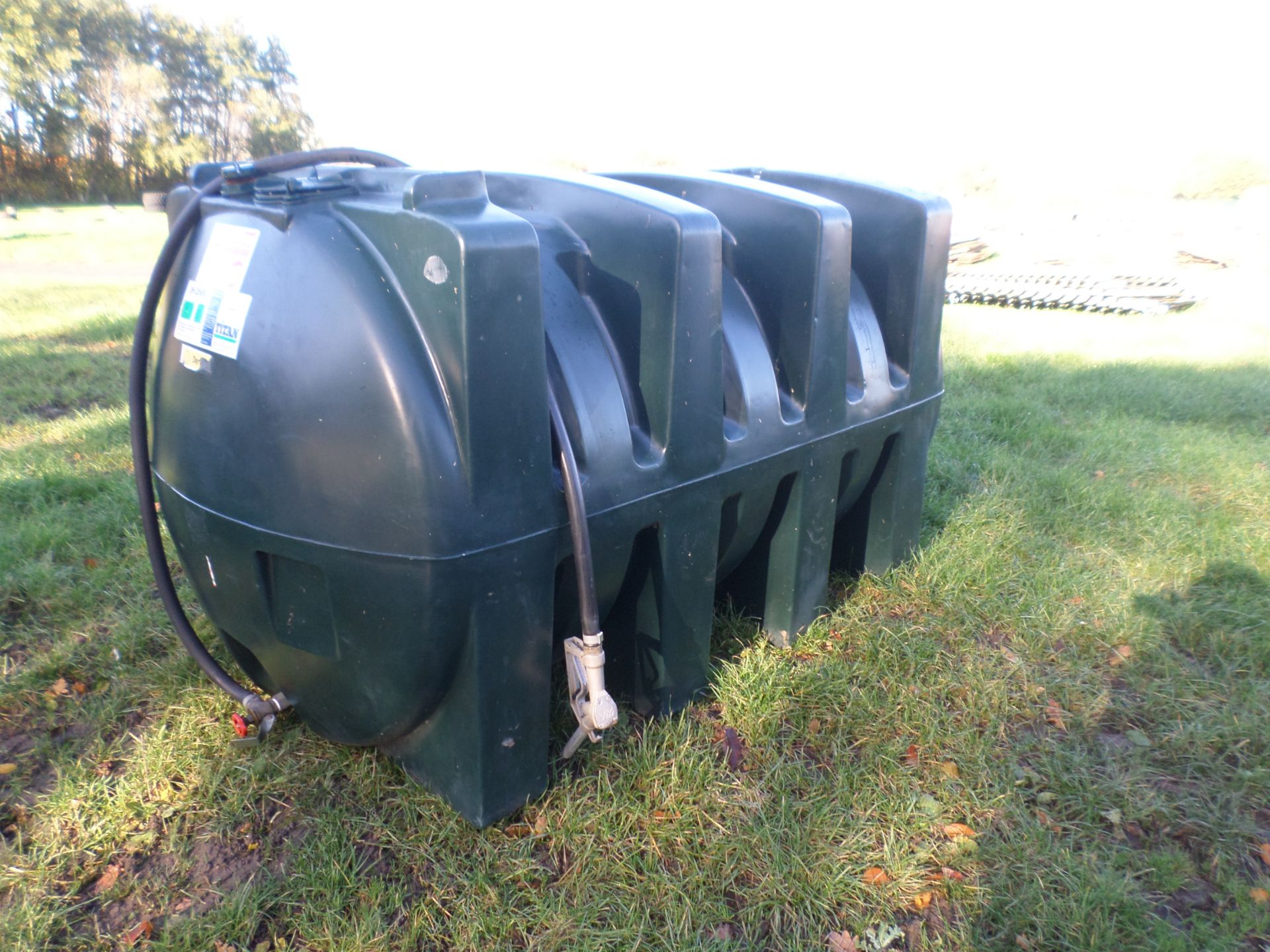 Titan 2500ltr fuel tank c/w pipe etc, vgc