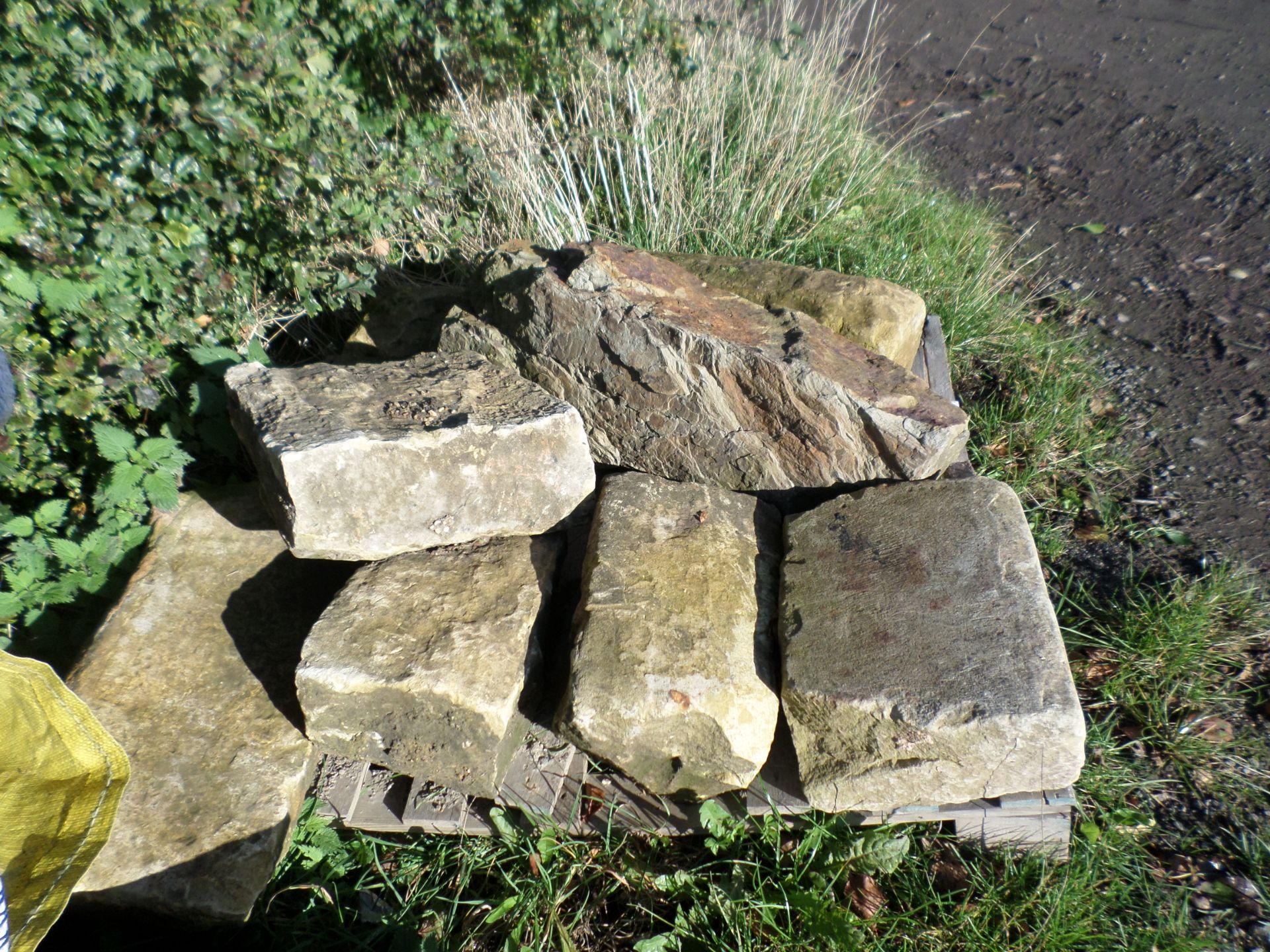 Pallet of building stone - Image 2 of 2