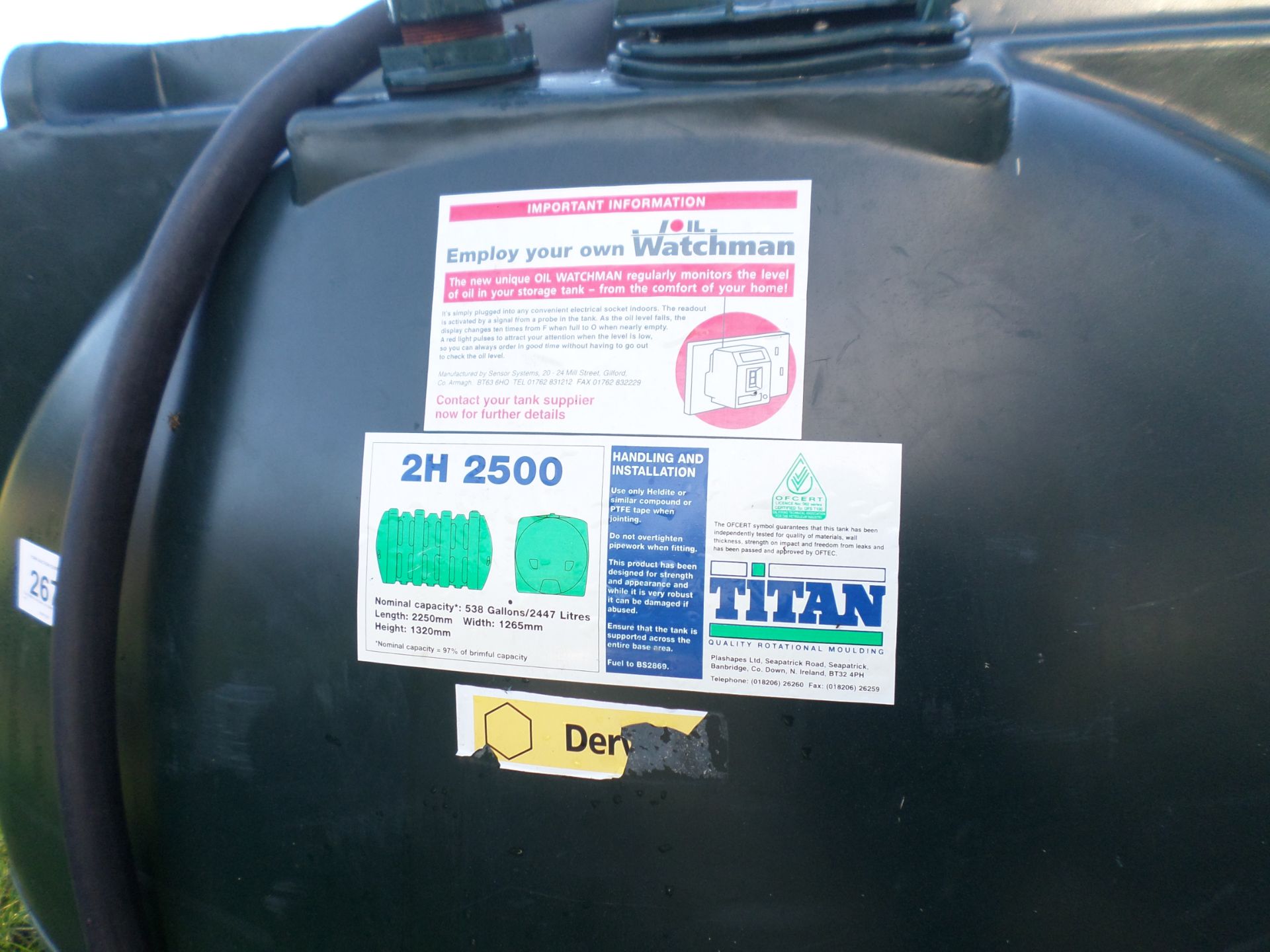 Titan 2500ltr fuel tank c/w pipe etc, vgc - Image 3 of 3