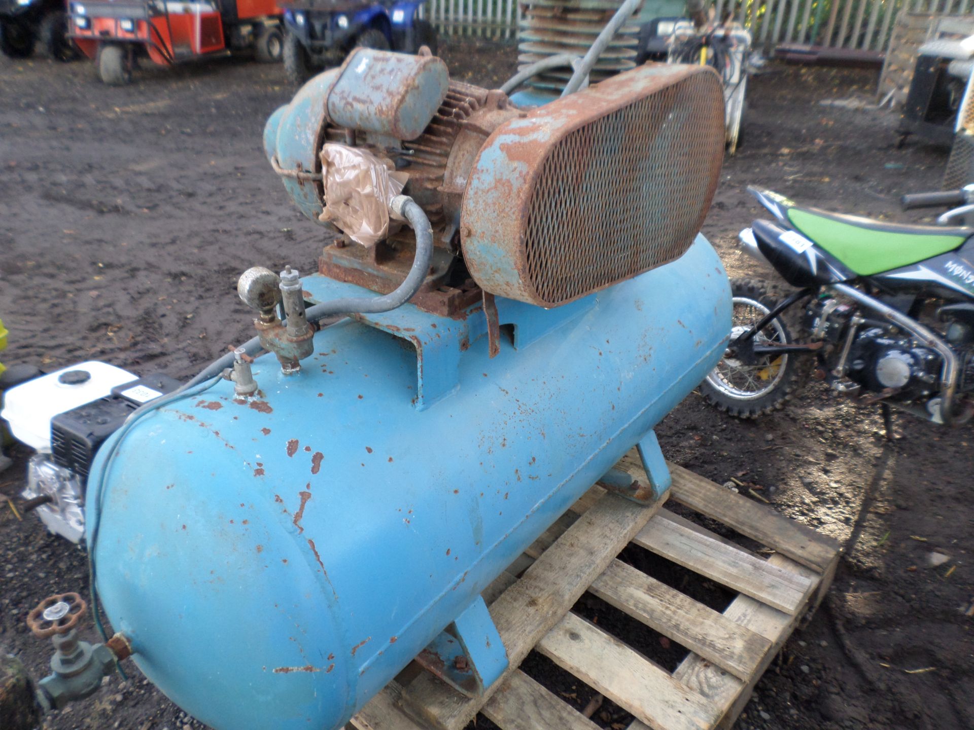 Single phase air compressor 5HP motor - Image 2 of 3