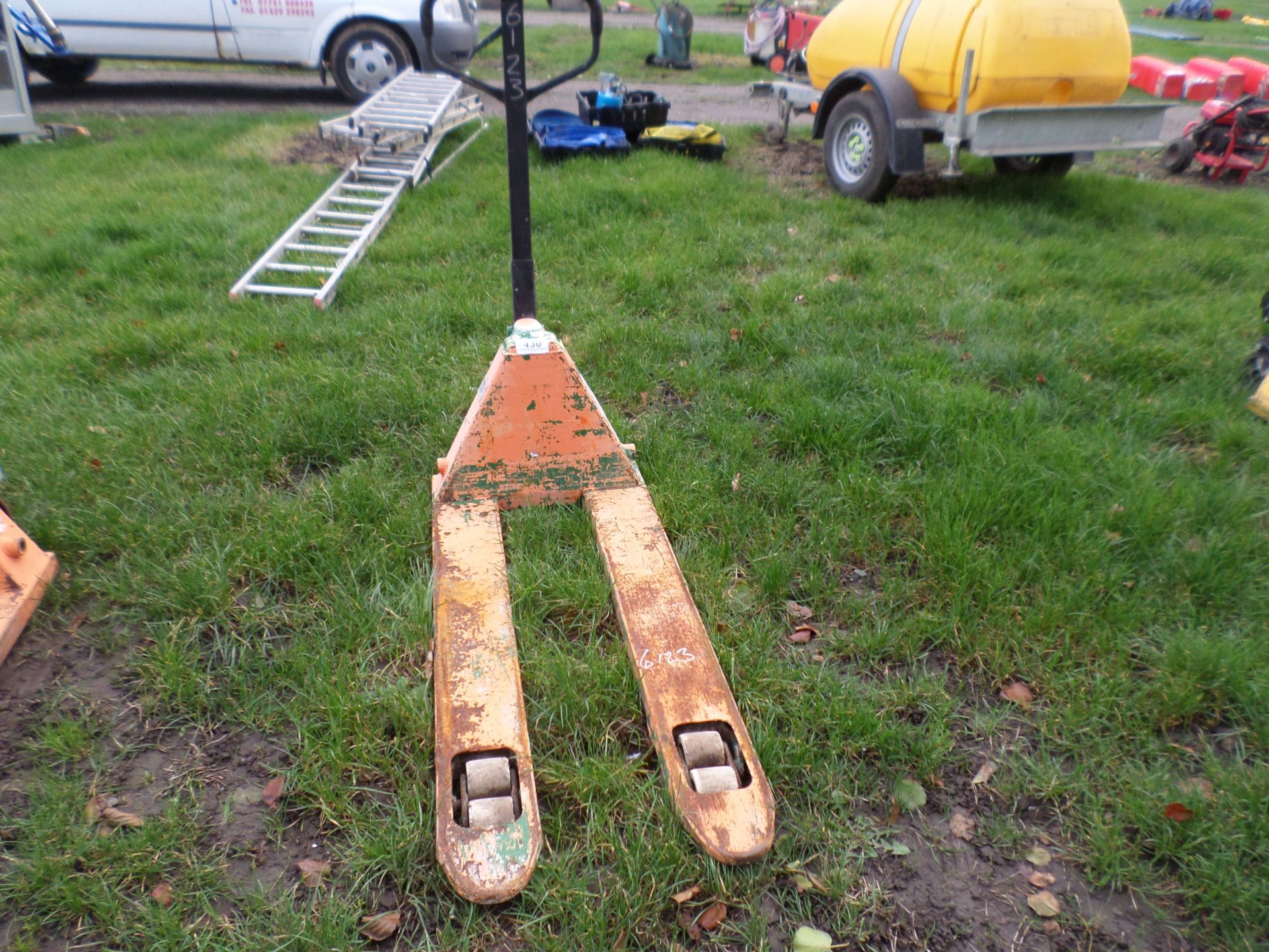 Hand pallet truck