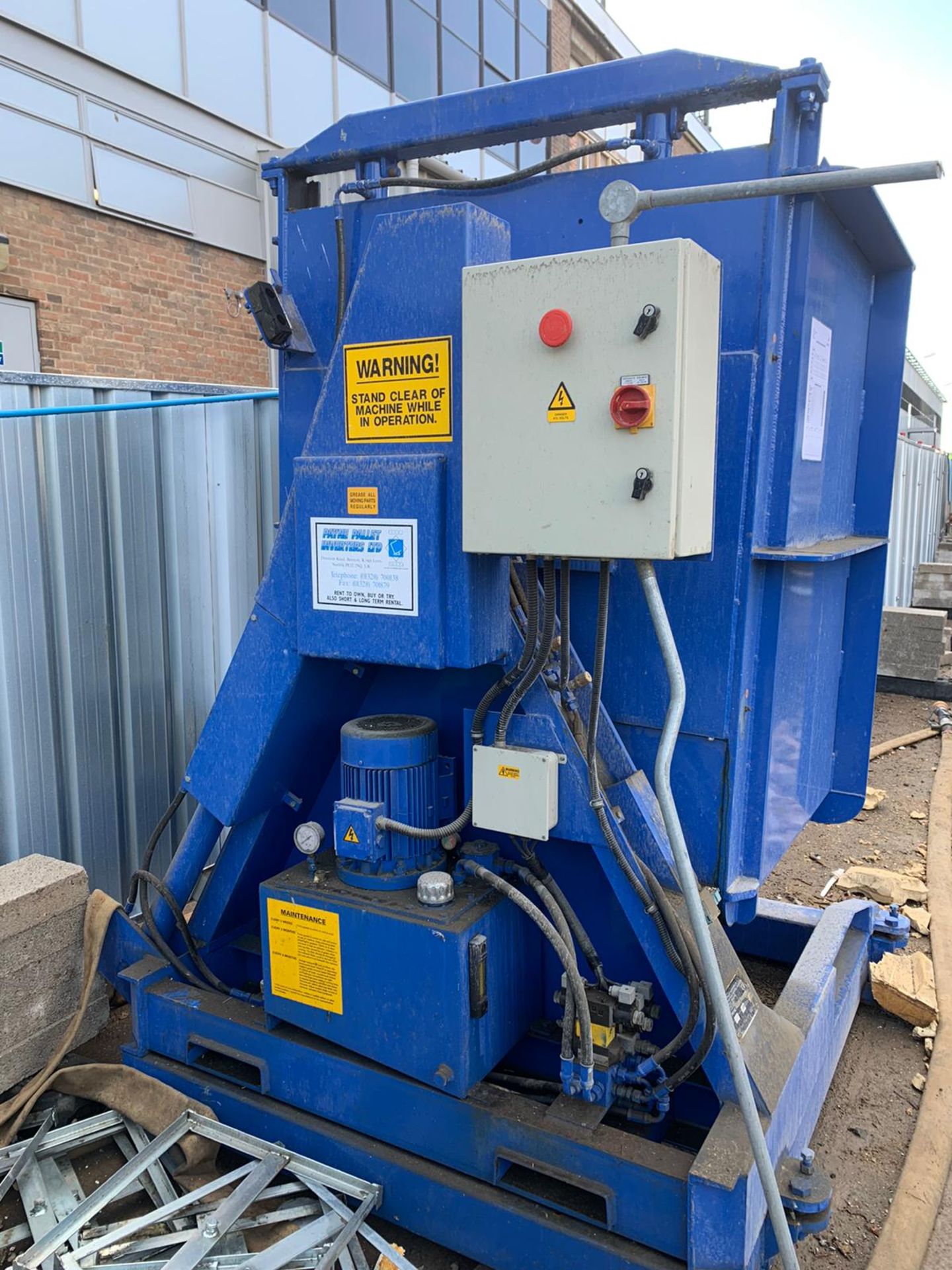 1 x Industrial Pallet Invertor - CL417 - Location: Dagenham, East London