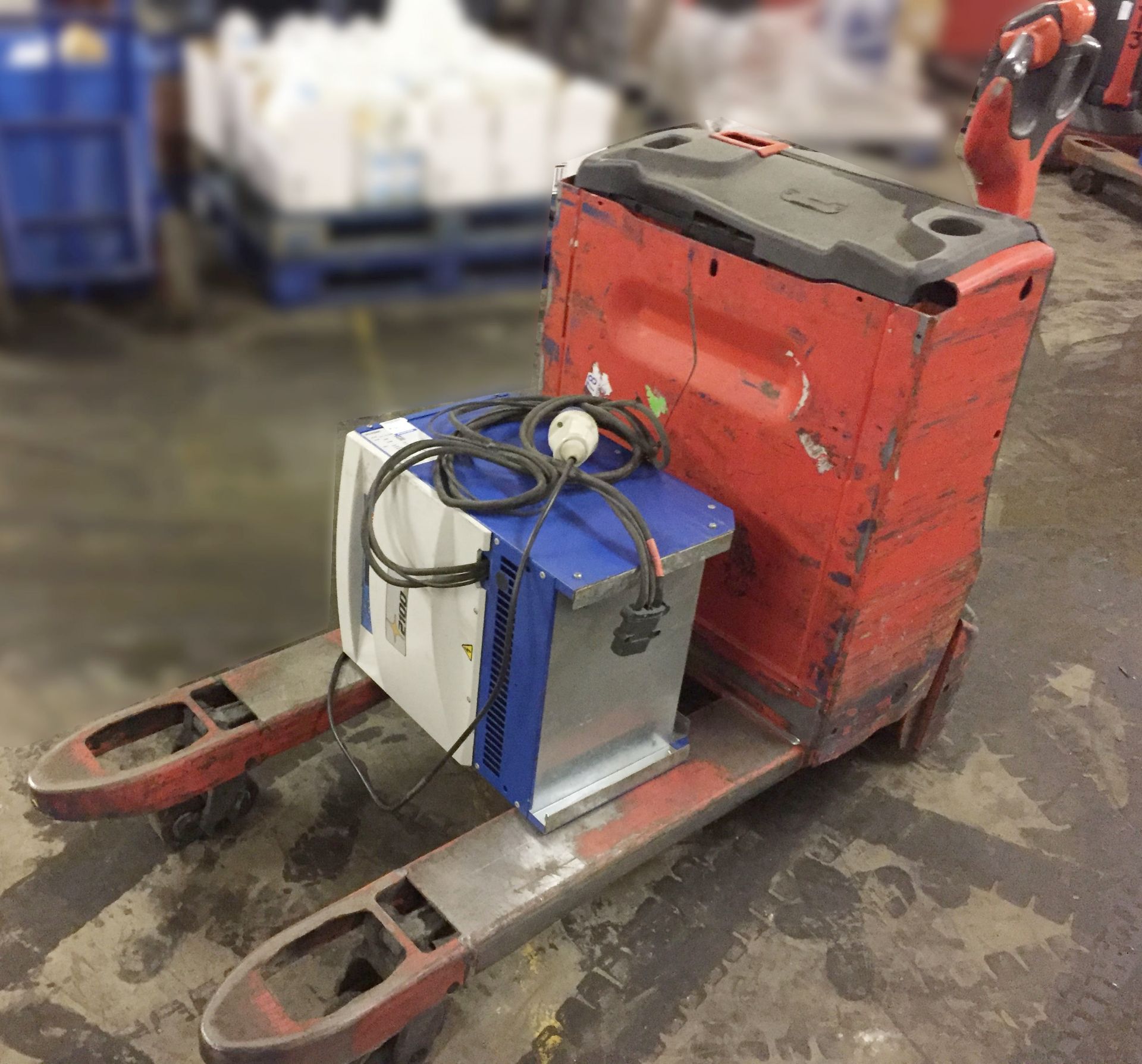 1 x Linde T20 Electric Pallet Truck - Tested and Working - Key and Charger Included - Bolton BL1