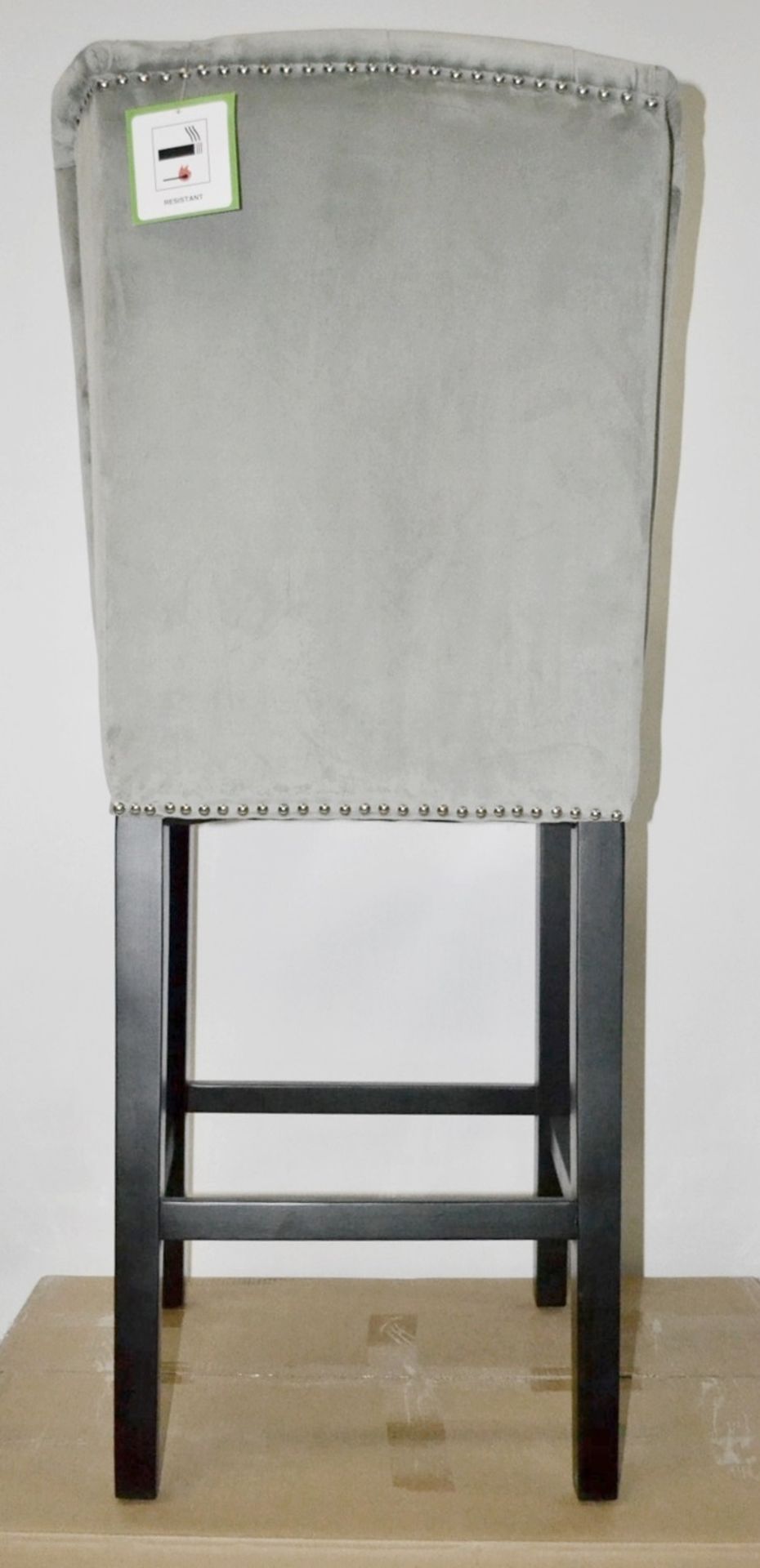 3 x HOUSE OF SPARKLES Luxury Wing Back Bar Stools In A Silver Velvet With BLACK Legs - Image 6 of 8