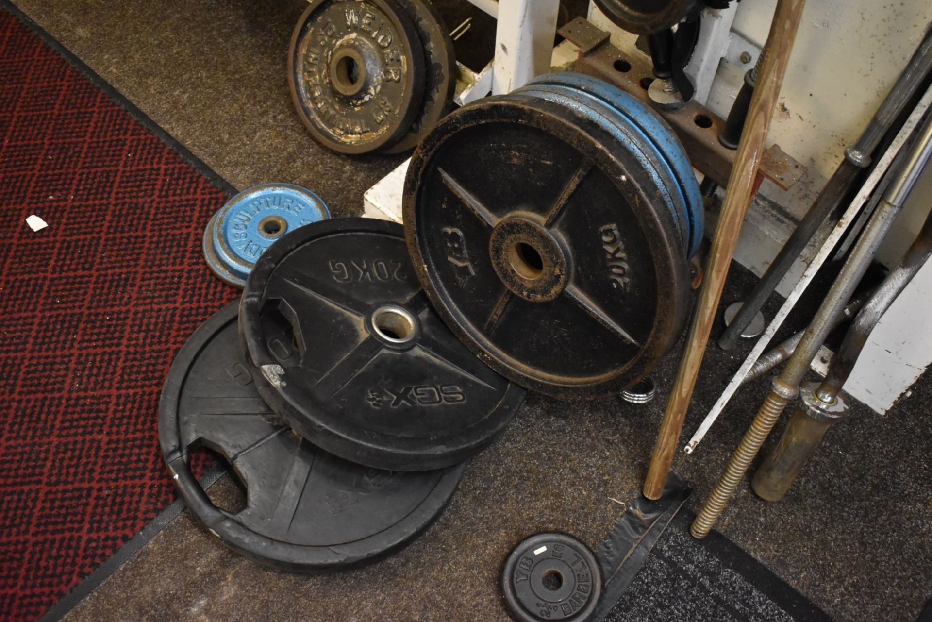 Approx 700 x Weight Lifting Weight Discs, 70 x Weight Lifting Bars, 32 x Weight Dumbells, 15 x - Image 16 of 40