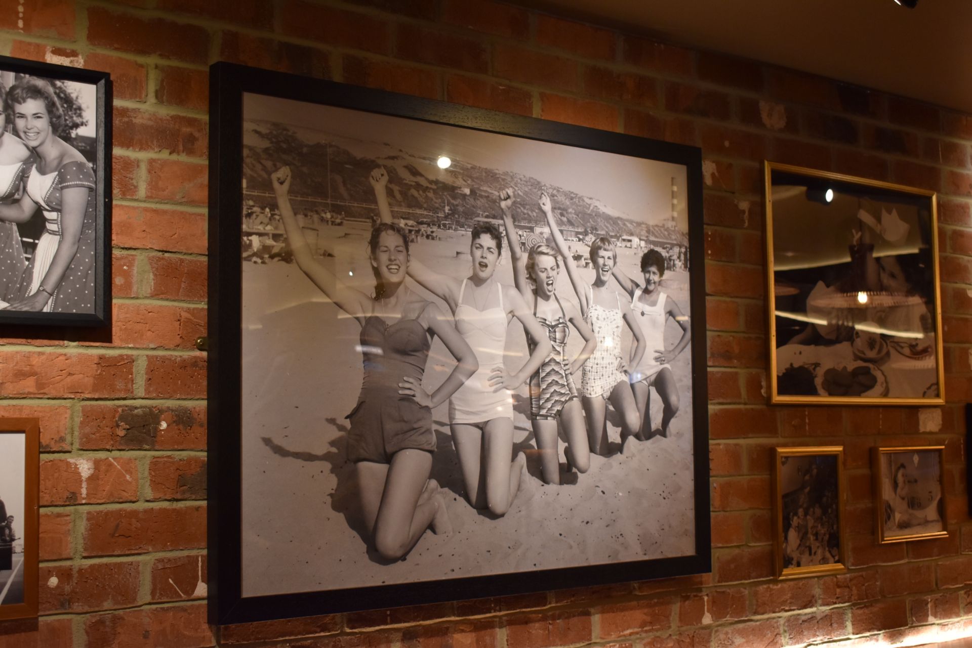 Approx 70 x Framed Pictures From American Italian Themed Restaurant - Various Sizes Included - CL470 - Image 23 of 40