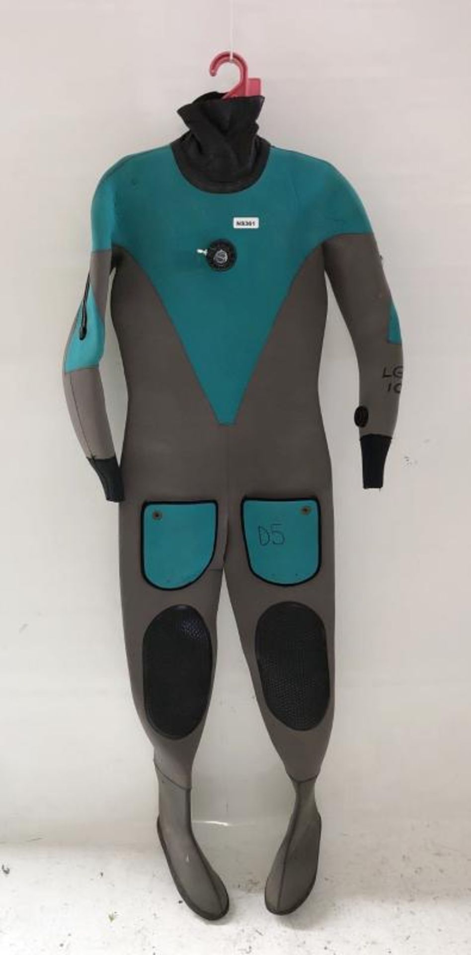 1 x Full Grey and Turquoise Wetsuit - Ref: NS361 - CL349 - Location: Altrincham WA14
