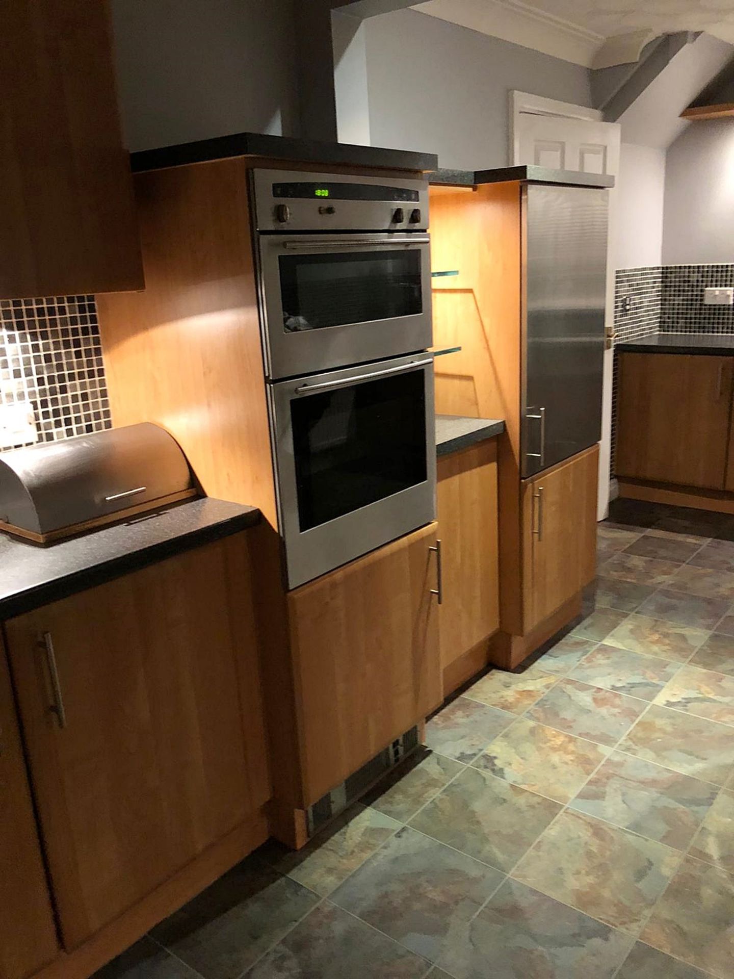 2-Tone Bespoke Kitchen with Integrated NEFF Appliances - CL472 - Location: Blackburn BB5 - NO VAT - Image 2 of 14