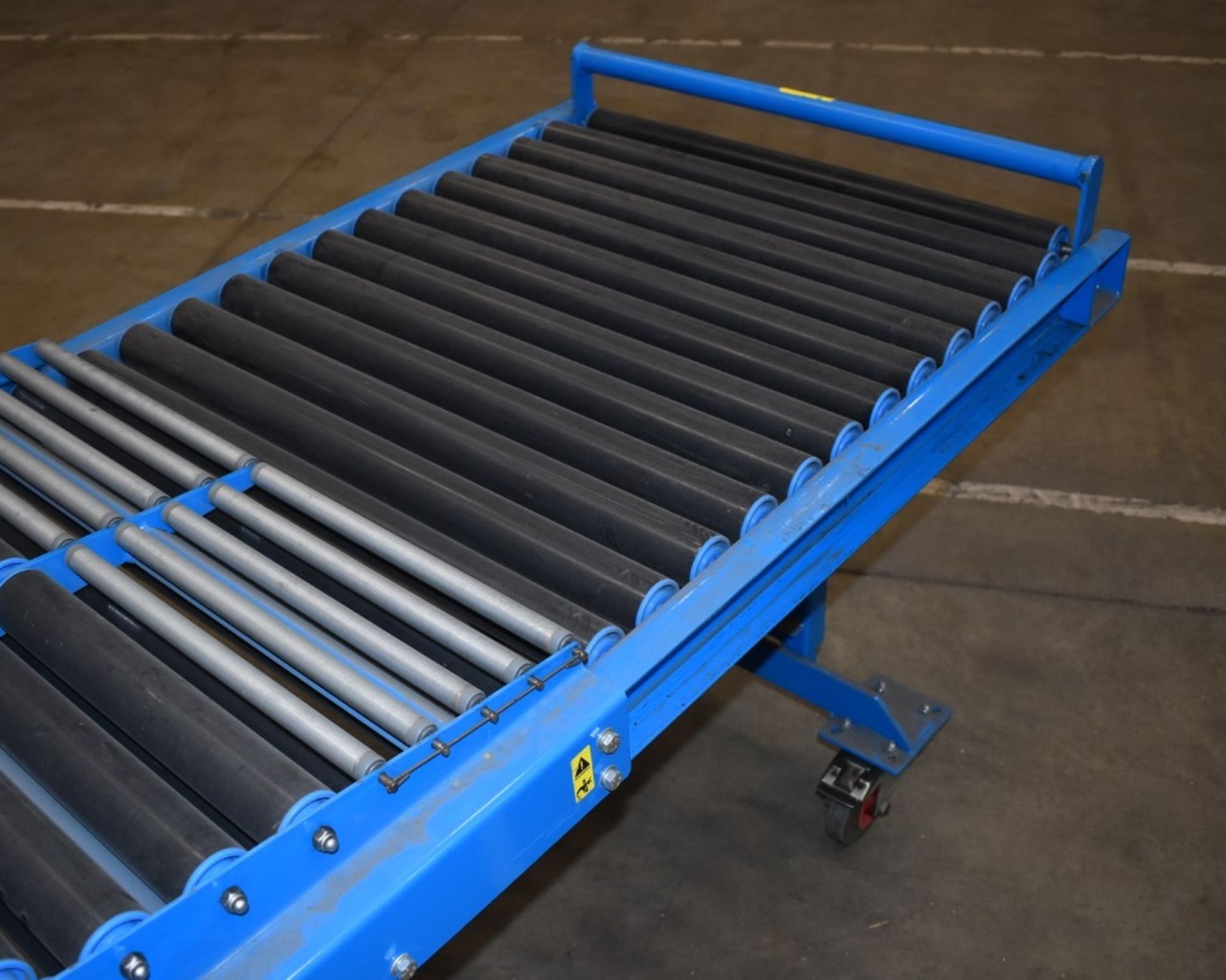 1 x Adjustable Manual Gravity Telescopic Conveyor - For Loading Trucks - Ref FE193A - CL480 - - Image 7 of 9