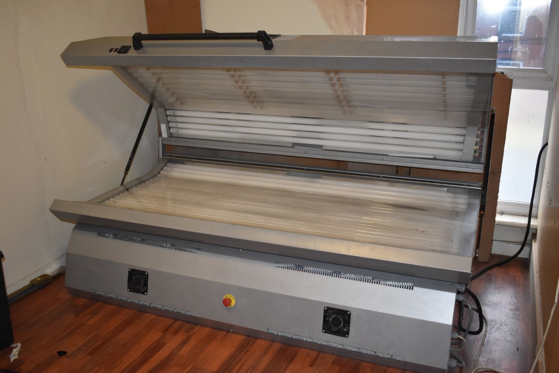 2 x Tanning Sunbeds to Include 1 x Laydown Sunbed and 1 x Standing Sunbed - Ideal For Gyms, Sunbed