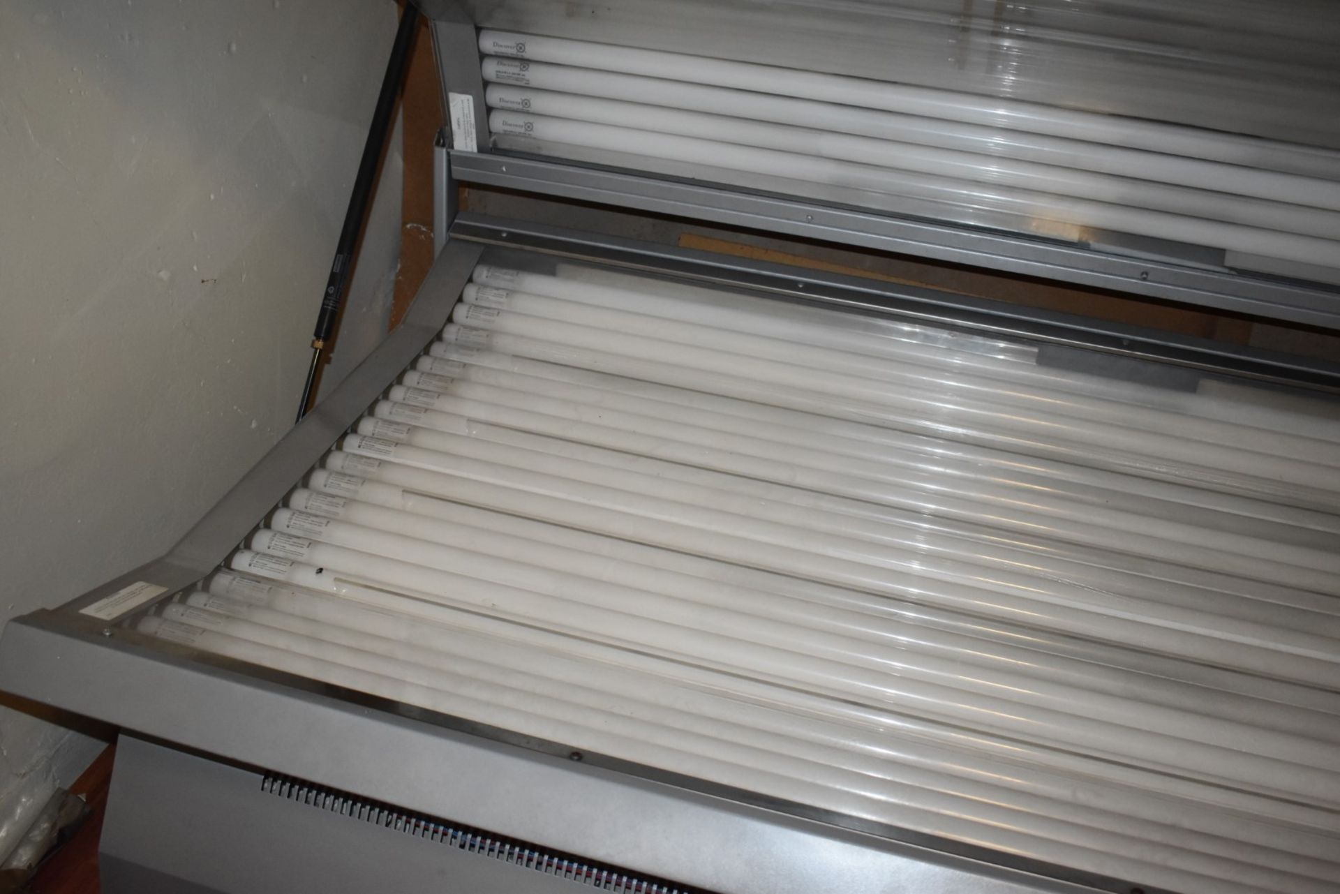 2 x Tanning Sunbeds to Include 1 x Laydown Sunbed and 1 x Standing Sunbed - Ideal For Gyms, Sunbed - Image 4 of 24