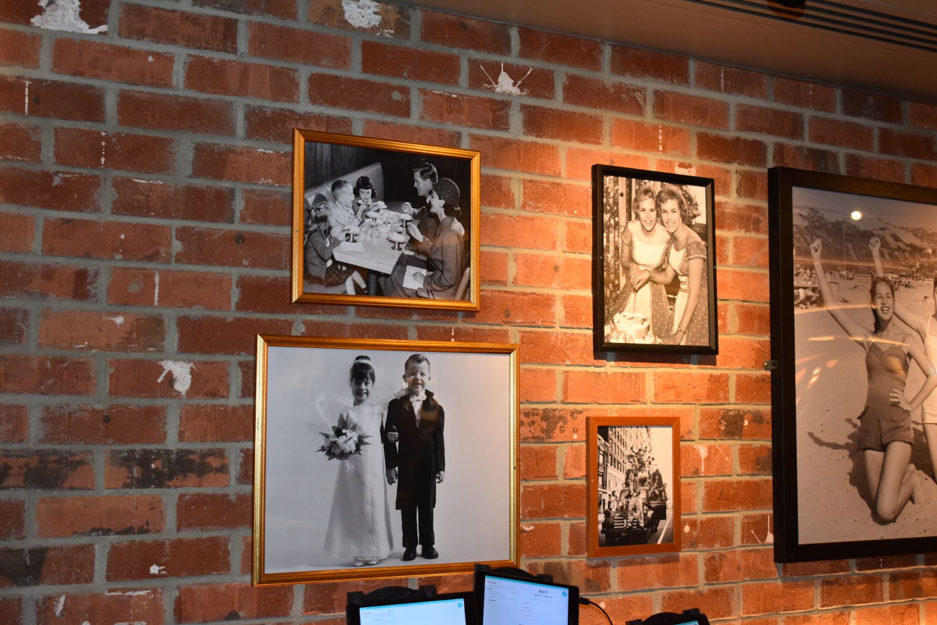 Approx 70 x Framed Pictures From American Italian Themed Restaurant - Various Sizes Included - CL470 - Image 21 of 40