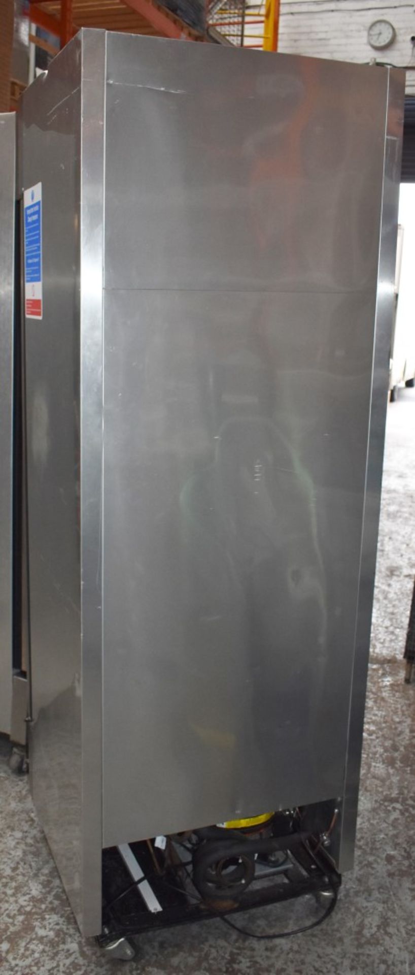 1 x True T-19E Upright Single Solid Door Fridge - Stainless Steel and Aluminium Finish - 230v - H200 - Image 3 of 7