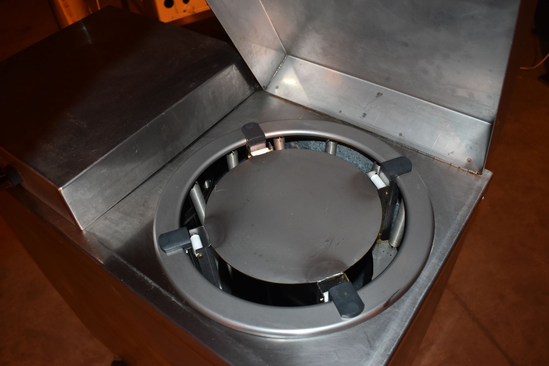 1 x Stainless Steel Twin Chamber Mobile Plate Warmer With Chamber Lids - Approx 280 Plate Capacity - - Image 4 of 7