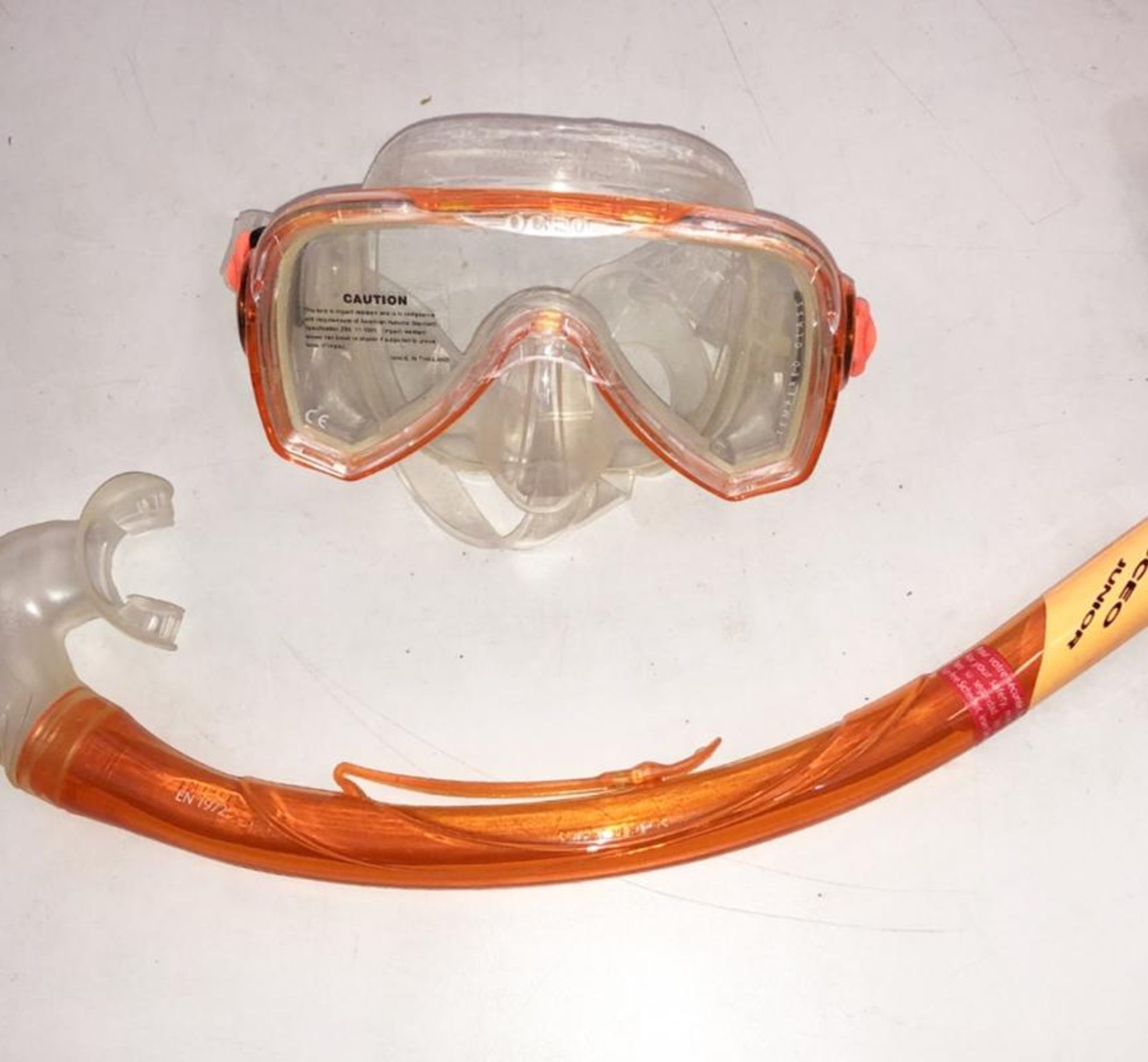 1 x New 8-12 Year Beuchat Oceo Snorkel and Mask Set In Orange - NS447 - CL349 - Location: Altrincham - Image 4 of 4