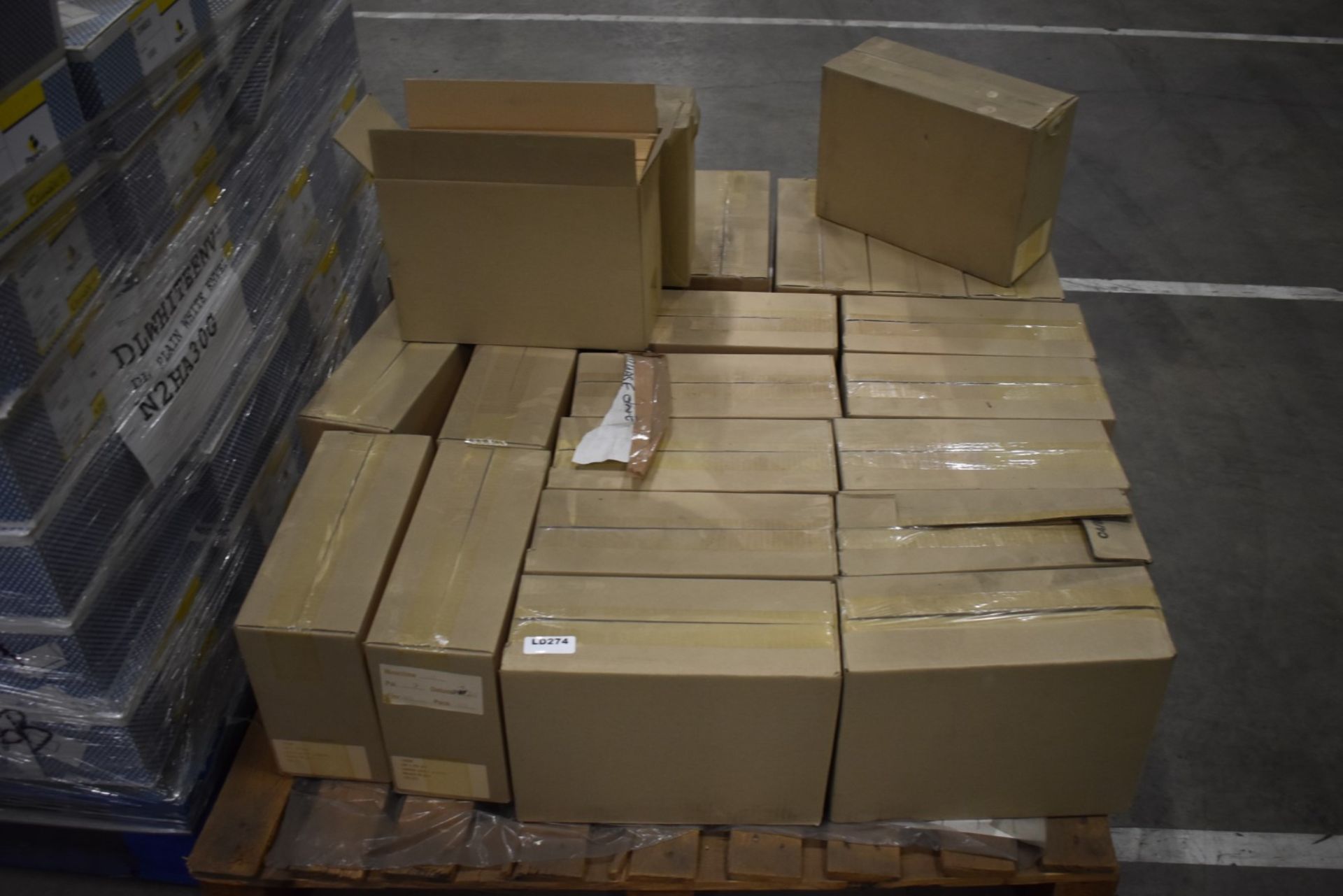 Approx 40 Boxes of Manilla 90gsm Window Envelopes - Ref LD274 - CL480 - Location: Nottingham NG15 - Image 4 of 5