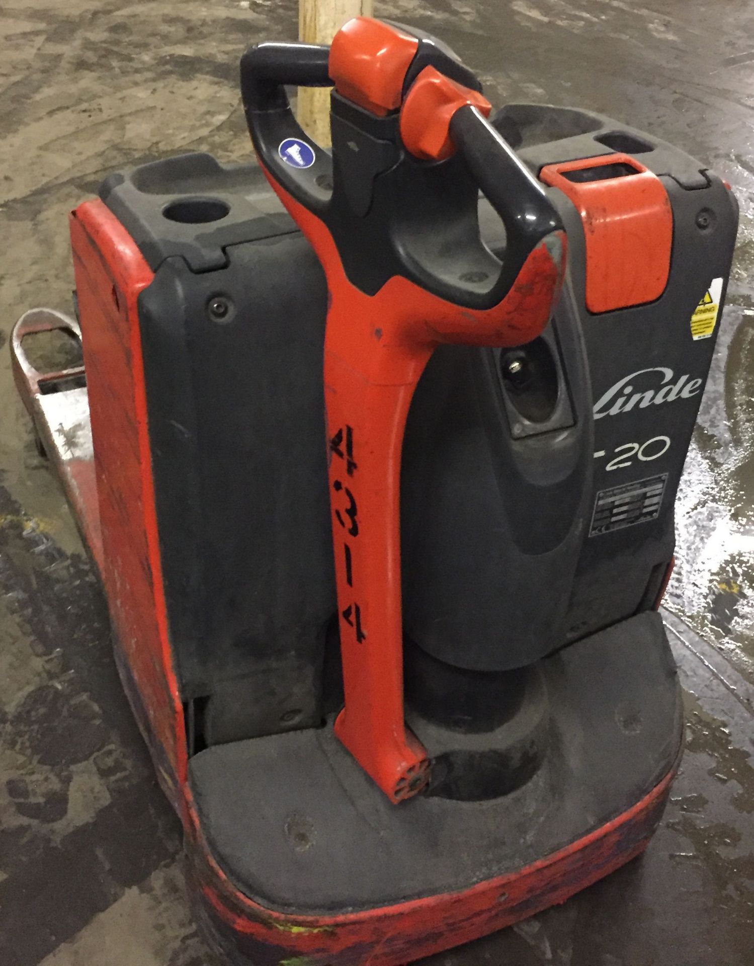 1 x Linde T20 Electric Pallet Truck - Tested and Working - Key and Charger Included - Bolton BL1 - Image 3 of 9
