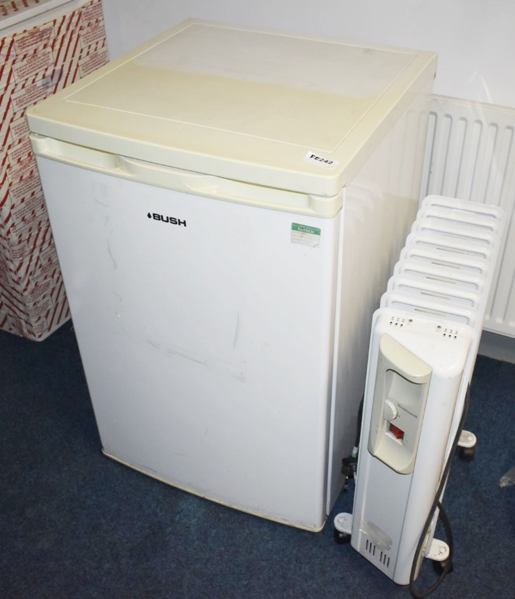 5 x Assorted Kitchen Appliances Including 2 x Fridges, 2 x Microwaves and 1 x Radiator  - Ref - Image 5 of 6