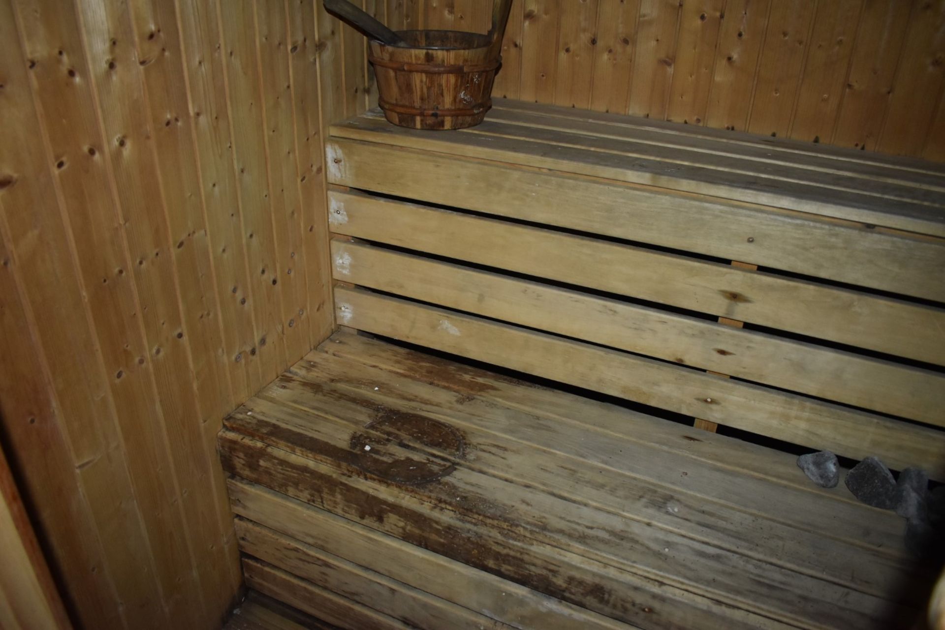 1 x Indoor Timber Sauna With Accessories and Glass Door - H200 x W130 x D230 cms - CL476 - Location: - Image 12 of 24