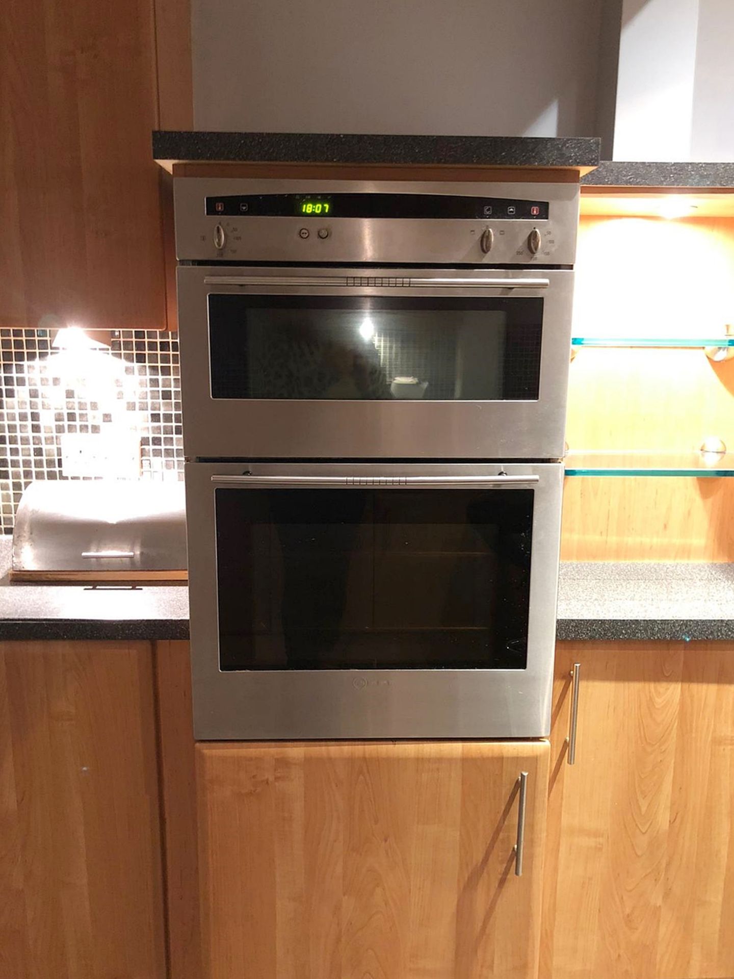 2-Tone Bespoke Kitchen with Integrated NEFF Appliances - CL472 - Location: Blackburn BB5 - NO VAT - Image 7 of 14