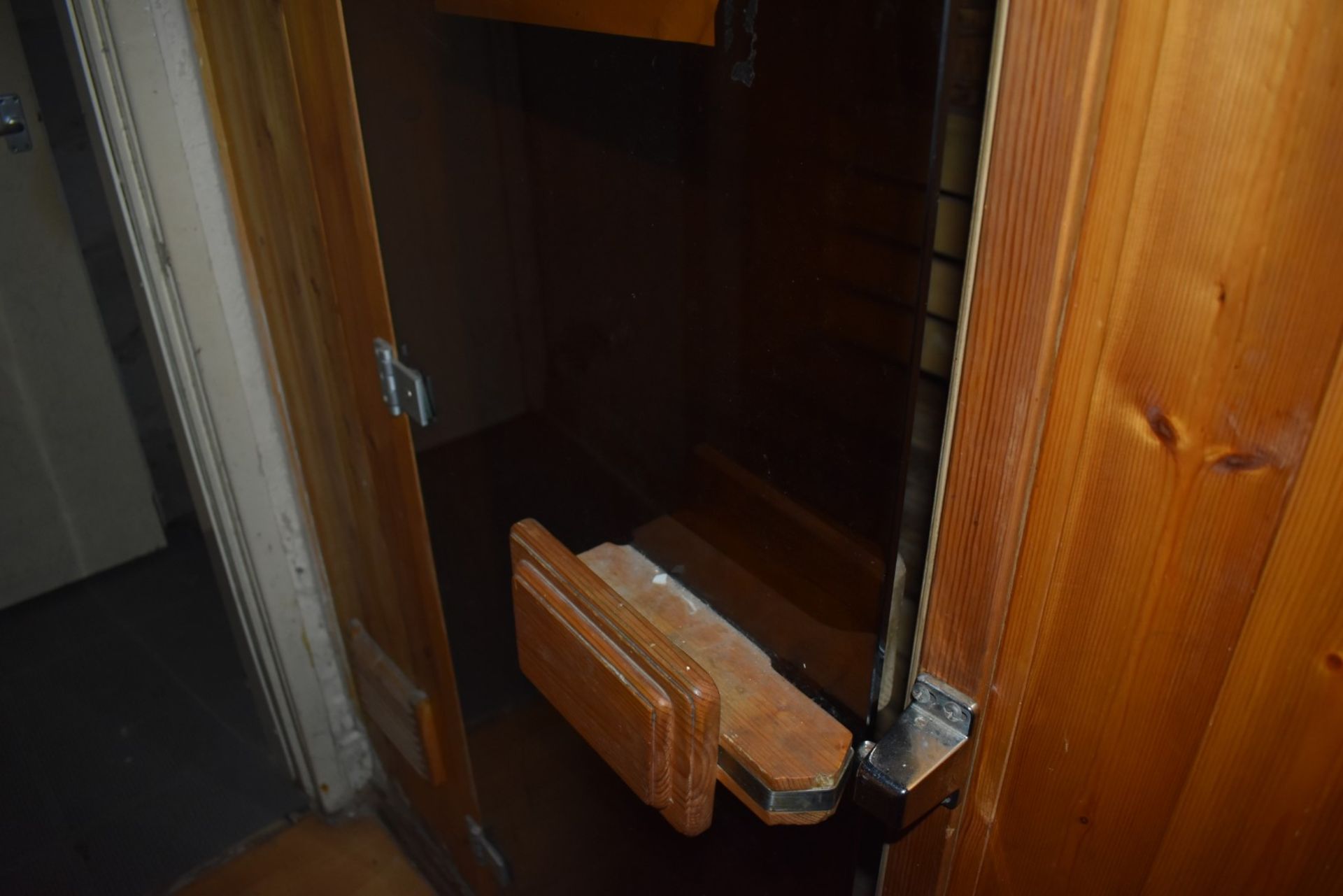 1 x Indoor Timber Sauna With Accessories and Glass Door - H200 x W130 x D230 cms - CL476 - Location: - Image 8 of 24