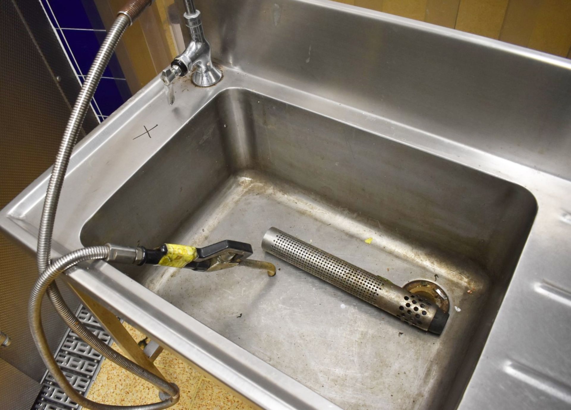 1 x Stainless Steel Sink Basin Wash Unit With Splashback and Hose Rinser Tap - H81 x W105 x D50 - Image 3 of 4
