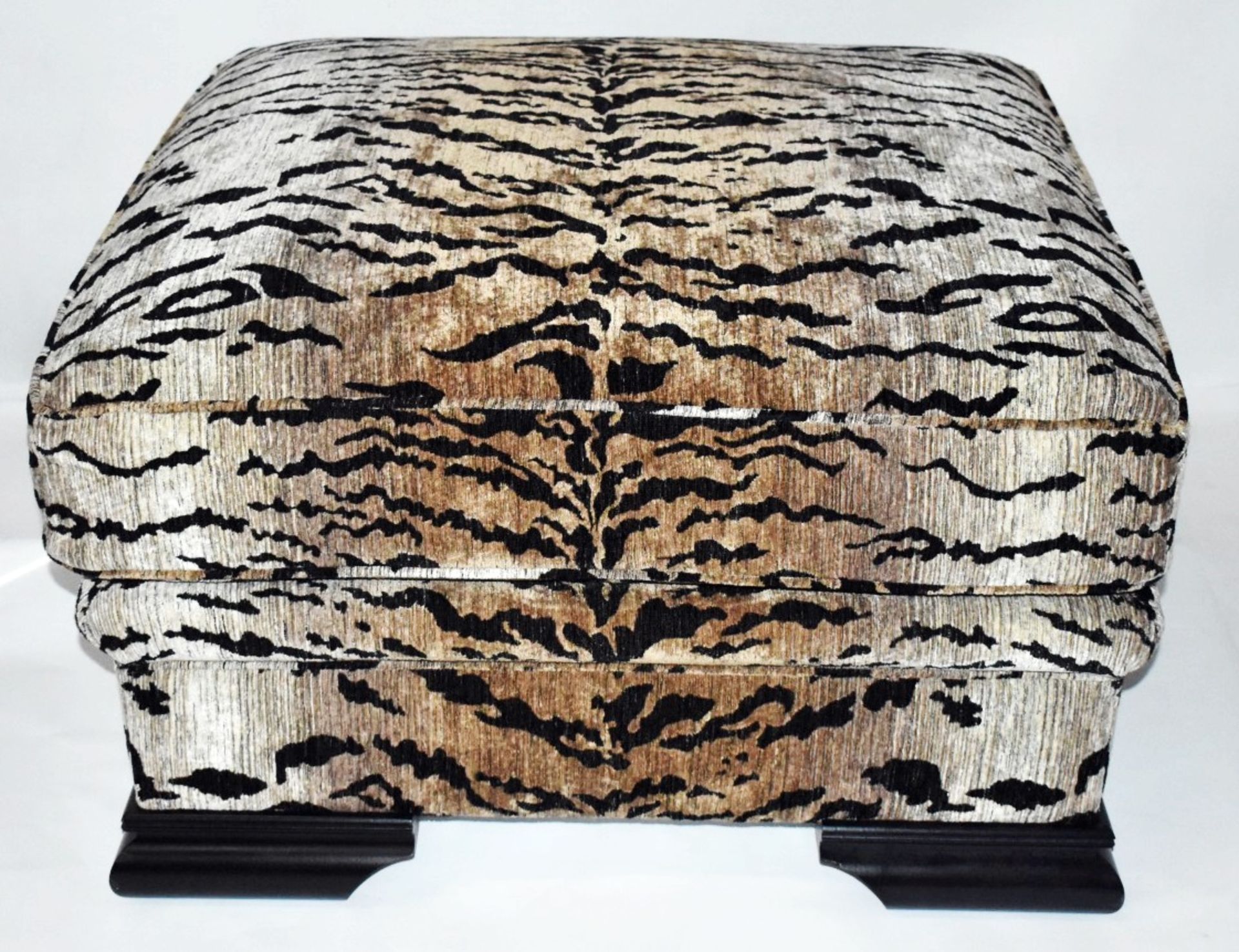 1 x DURESTA 'Kubla Khan' Large Luxury Footstool - Handmade By British Artisans - Original RRP £1,399 - Image 2 of 8