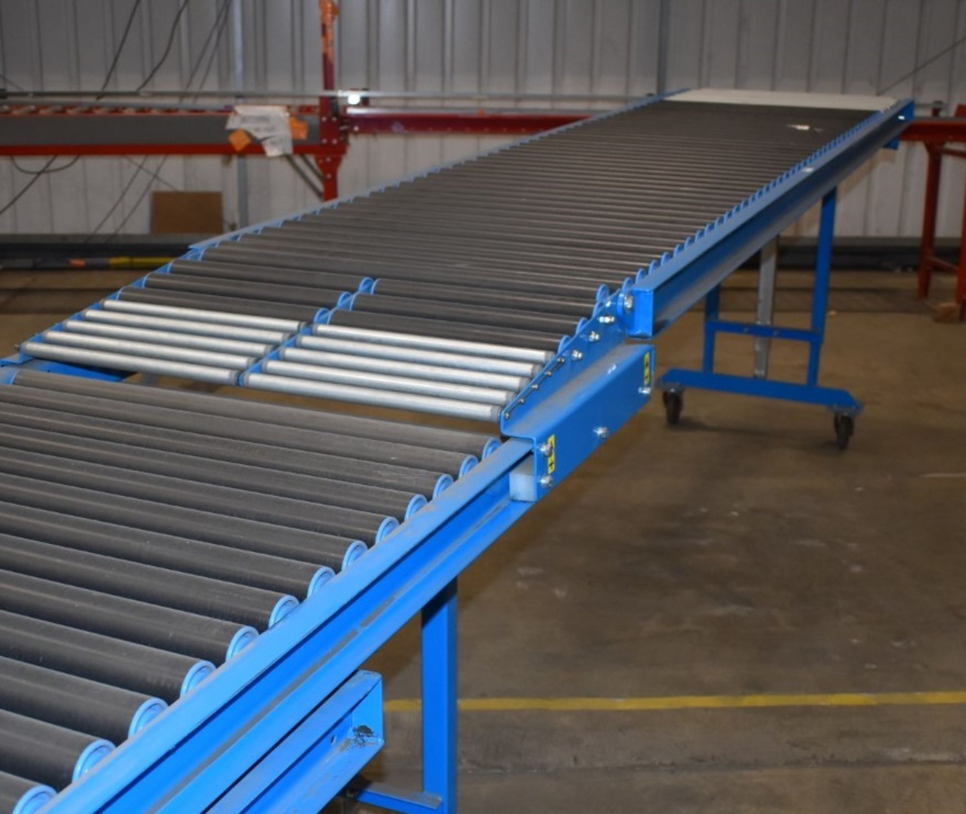 1 x Adjustable Manual Gravity Telescopic Conveyor - For Loading Trucks - Ref FE193A - CL480 - - Image 4 of 9