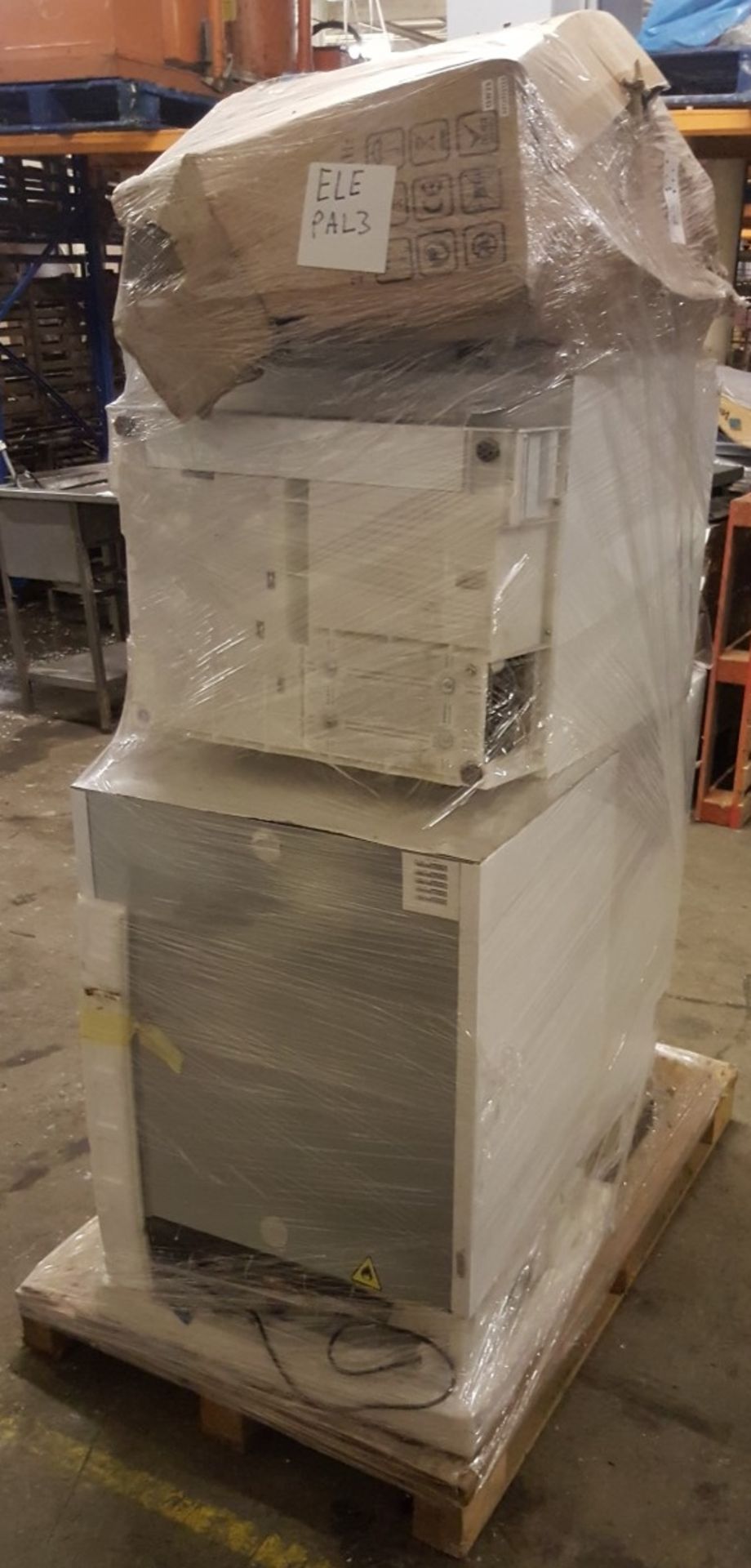 1 x Assorted Pallet of Domestic Appliances - Includes Fridges, Dishwasher & More REF: ELEPAL3 - Image 3 of 9