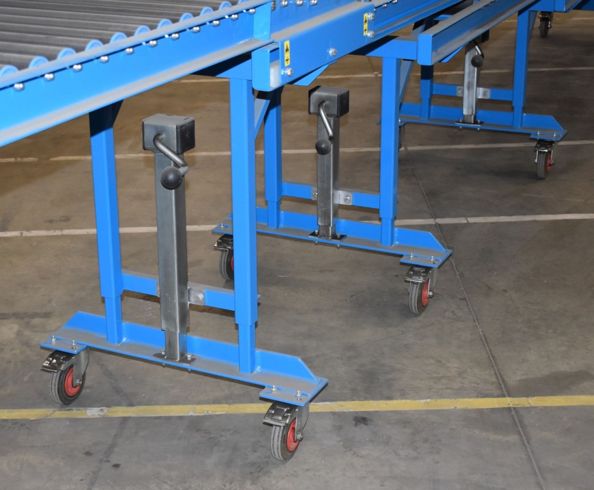 1 x Adjustable Manual Gravity Telescopic Conveyor - For Loading Trucks - Ref FE193A - CL480 - - Image 6 of 9