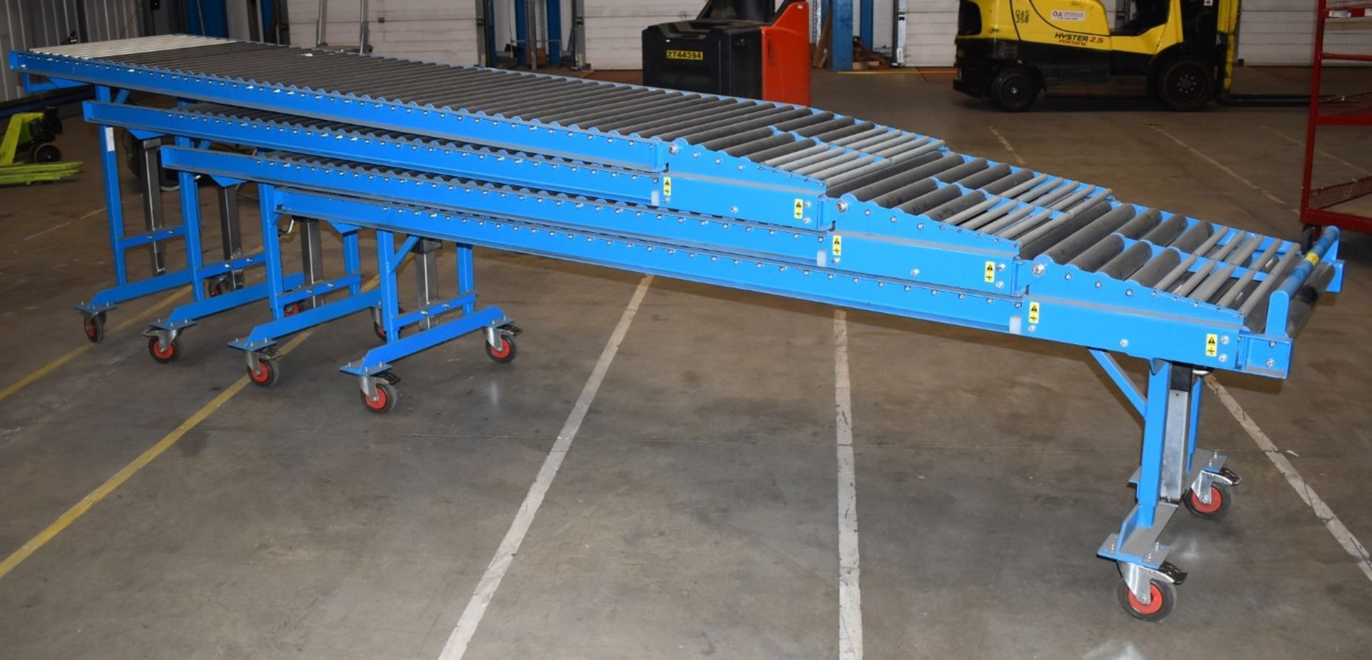 1 x Adjustable Manual Gravity Telescopic Conveyor - For Loading Trucks - Ref FE193A - CL480 - - Image 8 of 9