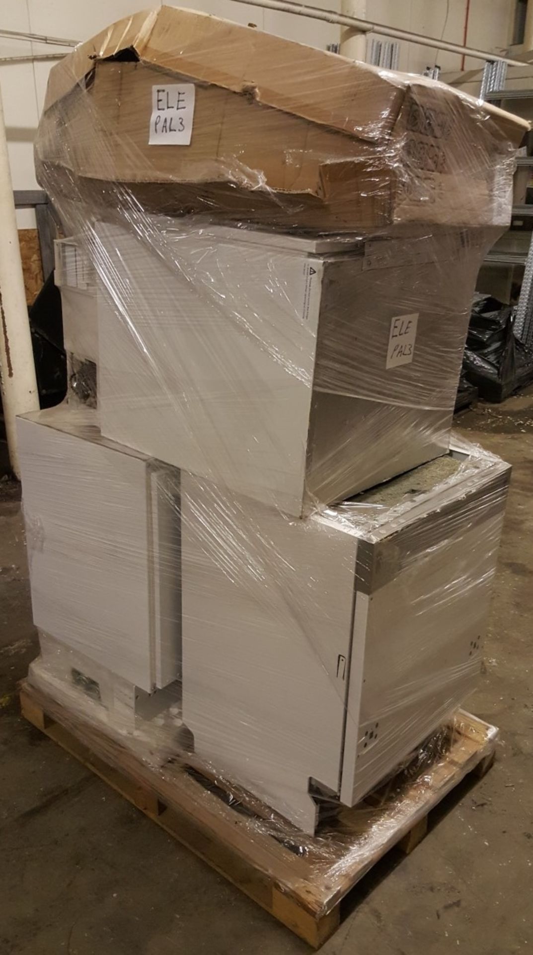 1 x Assorted Pallet of Domestic Appliances - Includes Fridges, Dishwasher & More REF: ELEPAL3 - Image 5 of 9