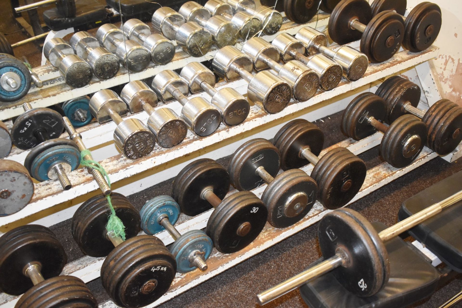 Approx 700 x Weight Lifting Weight Discs, 70 x Weight Lifting Bars, 32 x Weight Dumbells, 15 x - Image 13 of 40