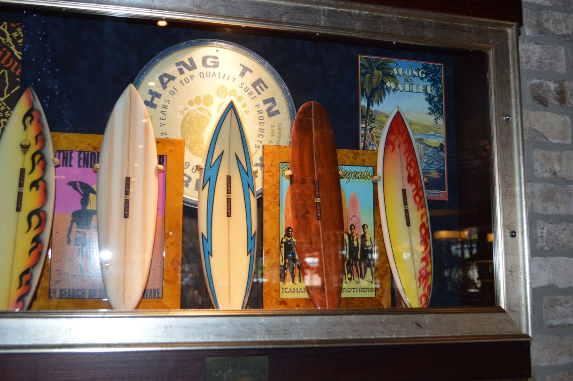 1 x Americana Wall Mounted Illuminated Display Case - MALIBU SURFIN USA - Includes Various Images, - Image 2 of 5