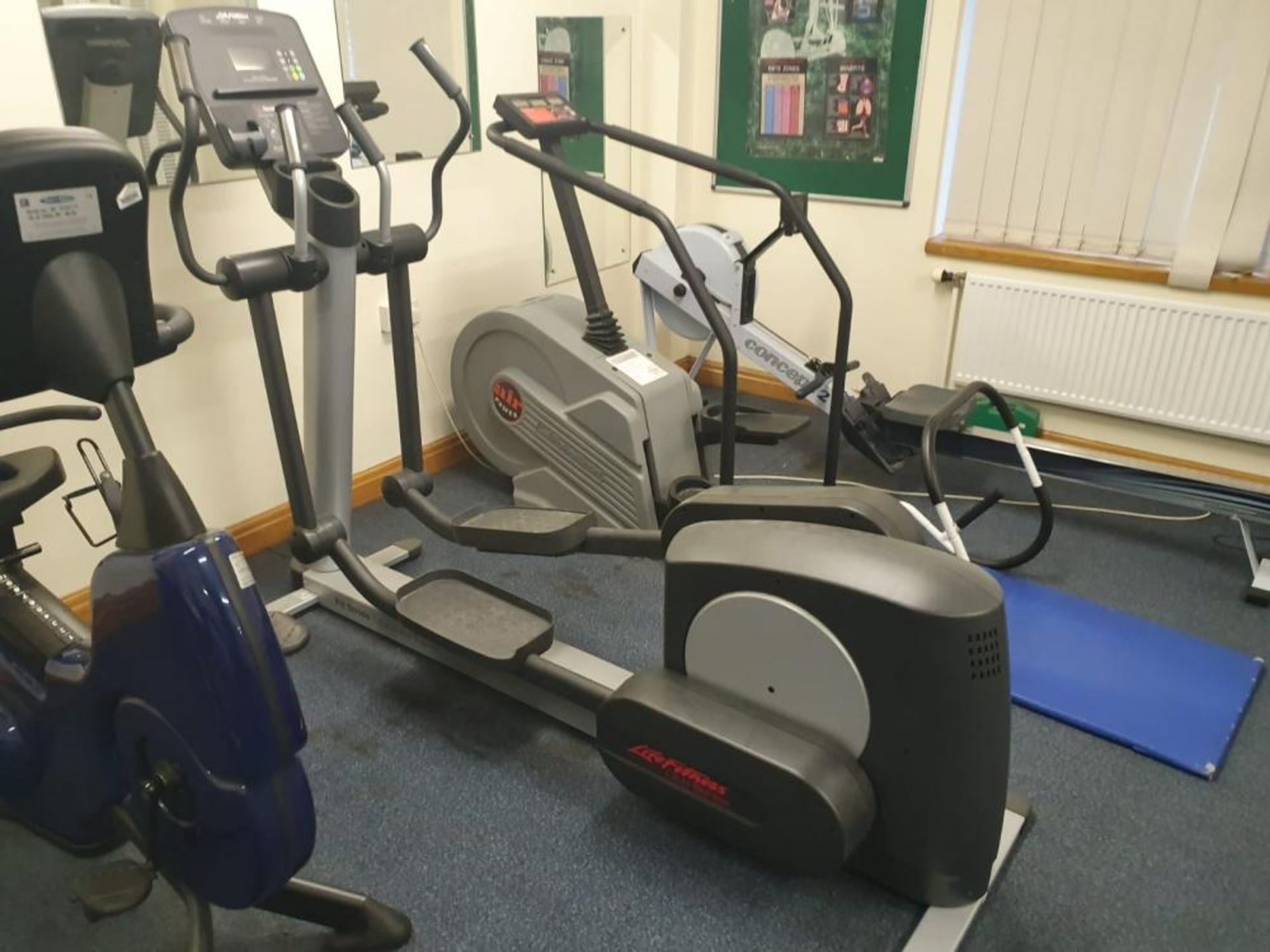 1 x Life Fitness My Personal Trainer Club Series Elliptical Cross Trainer - Professional Gym / Sport - Image 5 of 11