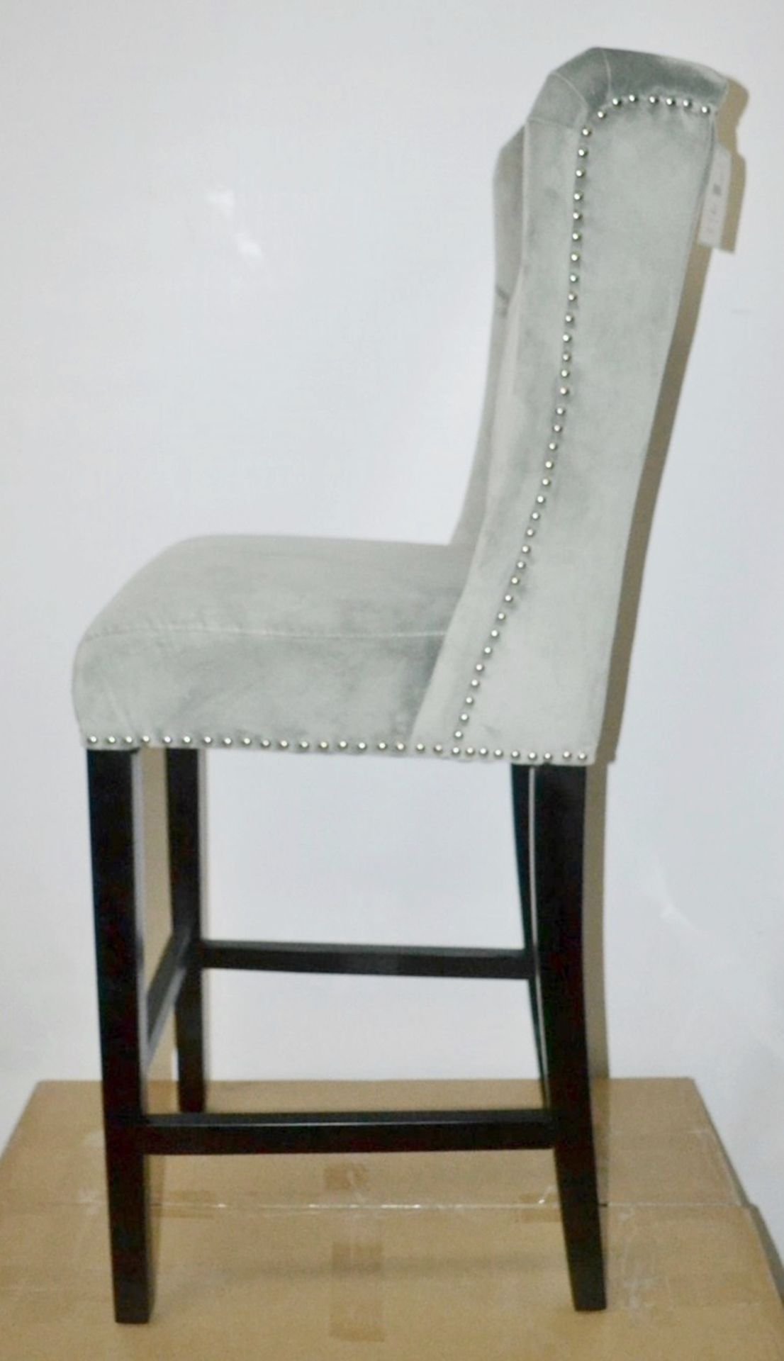 3 x HOUSE OF SPARKLES Luxury Wing Back Bar Stools In A Silver Velvet With BLACK Legs - Image 4 of 8