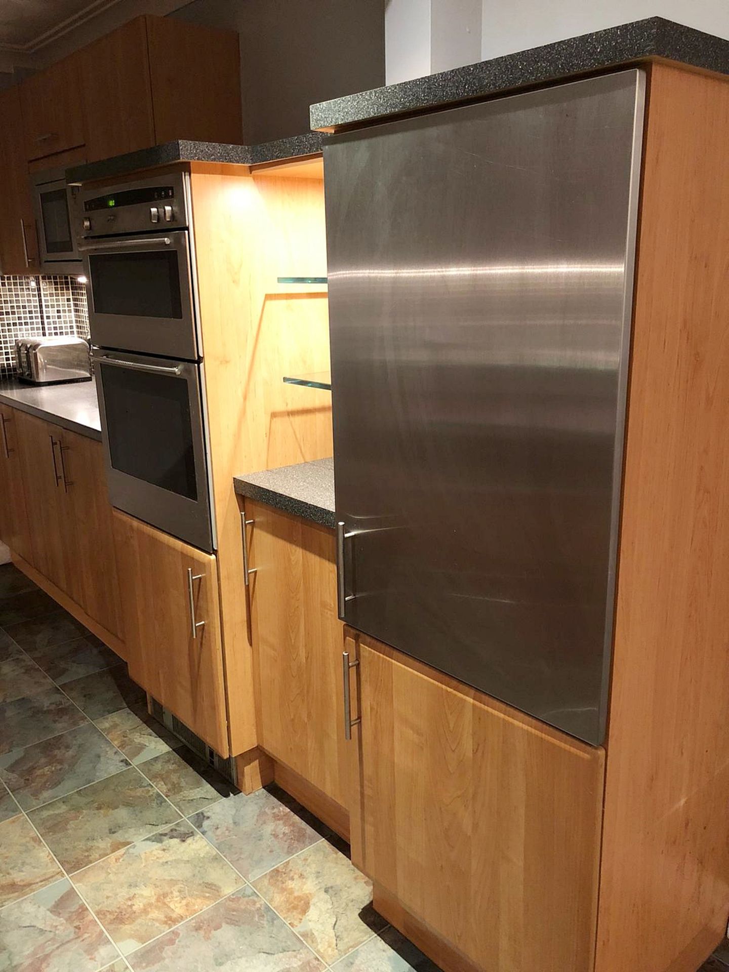 2-Tone Bespoke Kitchen with Integrated NEFF Appliances - CL472 - Location: Blackburn BB5 - NO VAT - Image 5 of 14