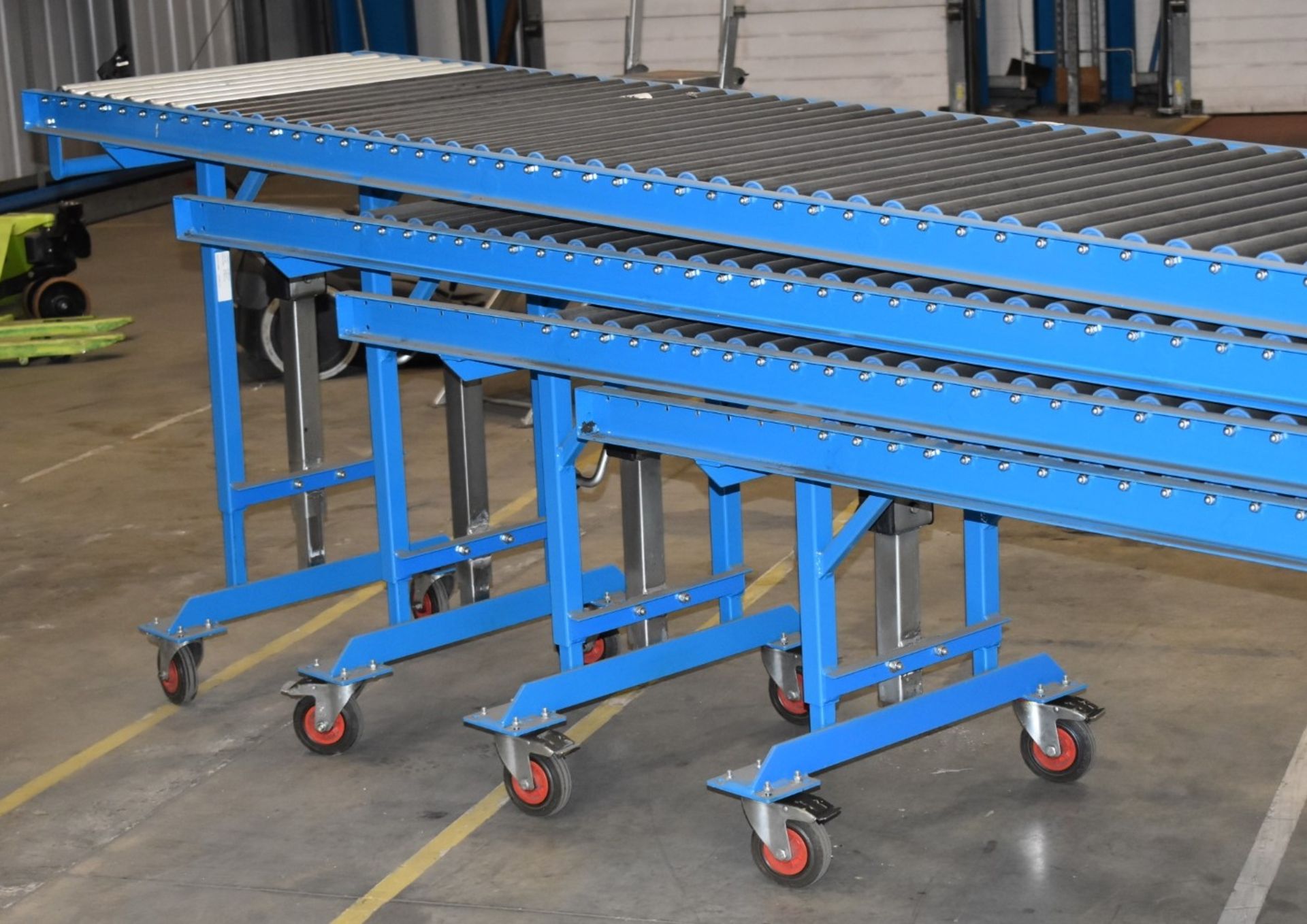 1 x Adjustable Manual Gravity Telescopic Conveyor - For Loading Trucks - Ref FE193A - CL480 - - Image 9 of 9