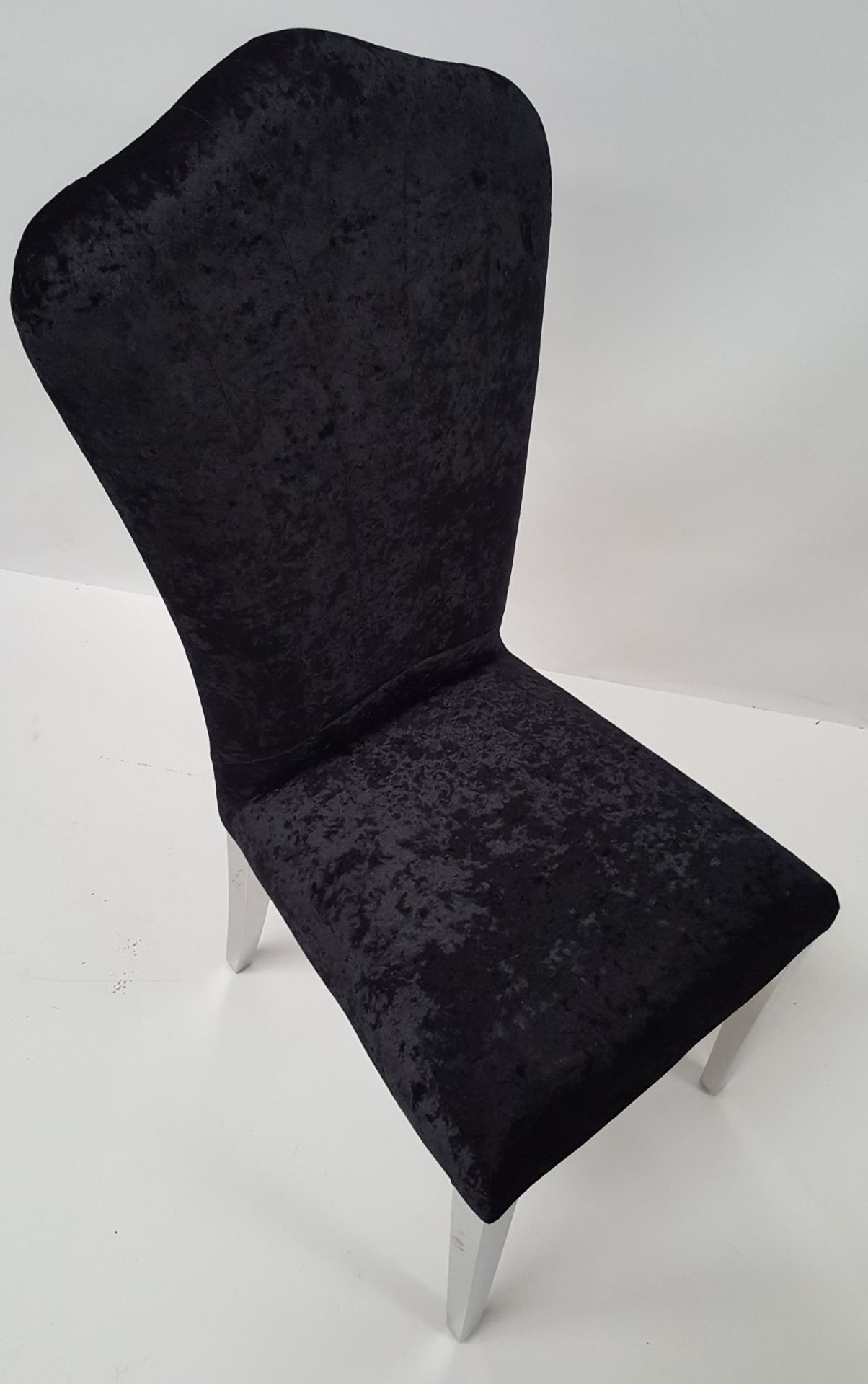 6 x STYLISH BLACK CRUSHED VELVET DINING TABLE CHAIRS - CL408 - Location: Altrincham WA14 - Image 3 of 6