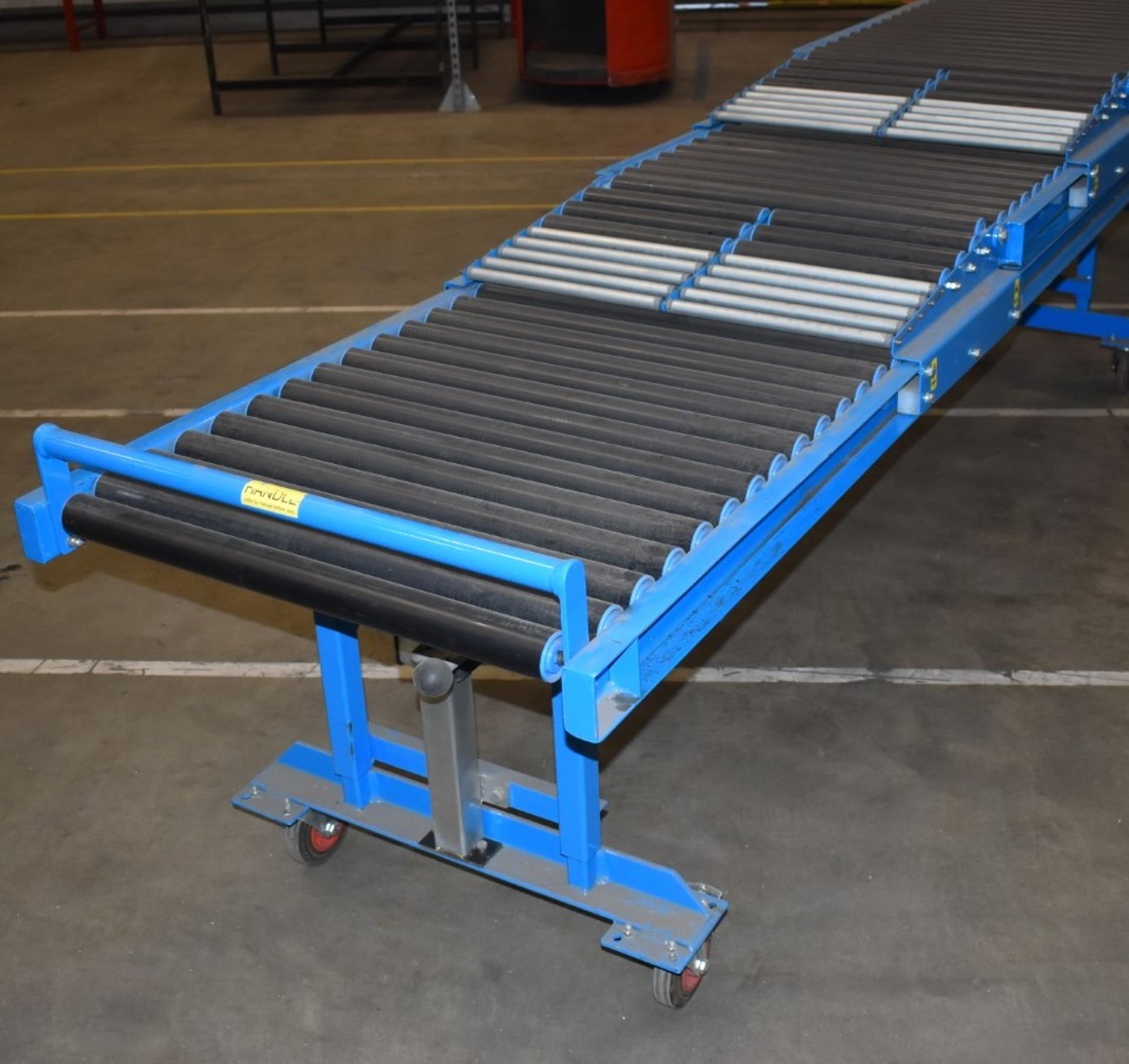 1 x Adjustable Manual Gravity Telescopic Conveyor - For Loading Trucks - Ref FE193A - CL480 - - Image 2 of 9