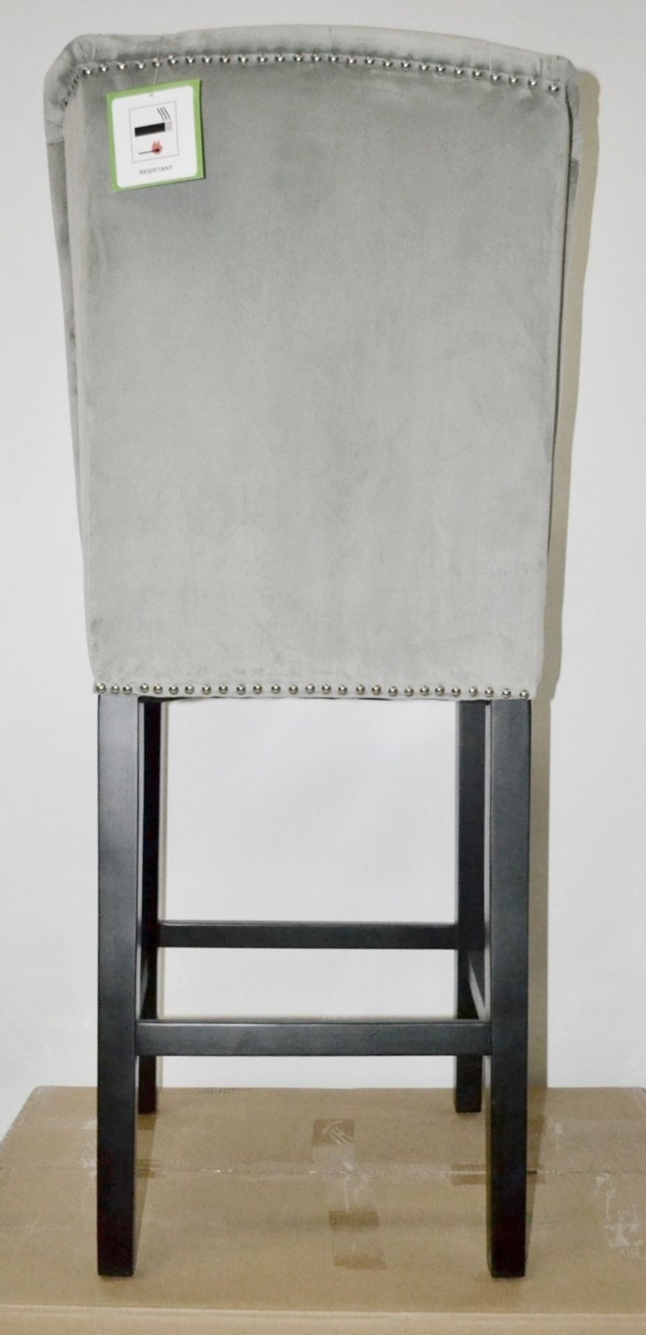 4 x HOUSE OF SPARKLES Luxury Wing Back Bar Stools In A Silver Velvet With BLACK Legs - Image 3 of 8
