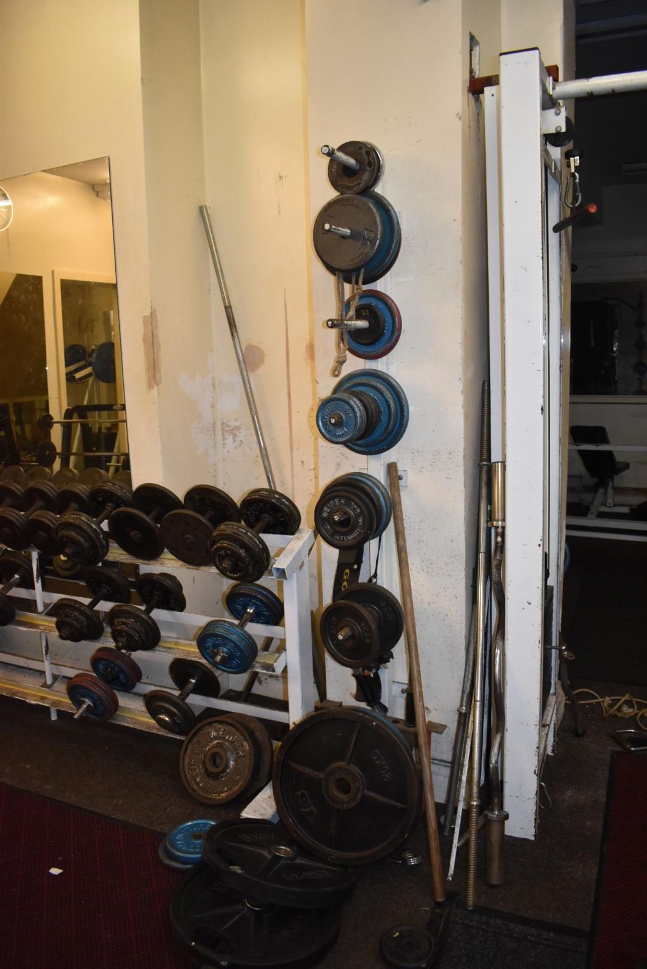 Approx 700 x Weight Lifting Weight Discs, 70 x Weight Lifting Bars, 32 x Weight Dumbells, 15 x - Image 8 of 40