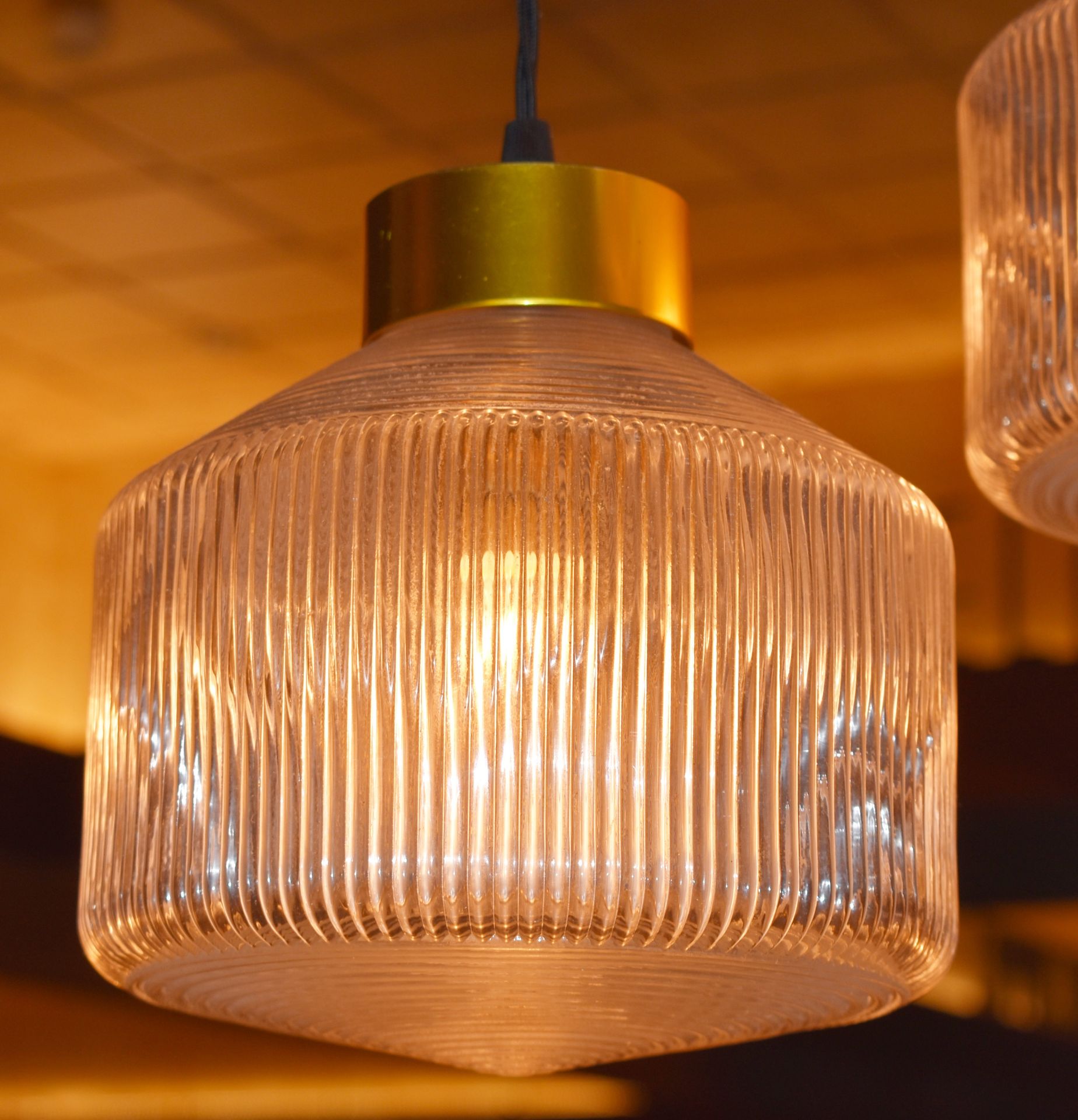 3 x Suspended Ribbed Glass Light Fittings CL470 Location Crawley