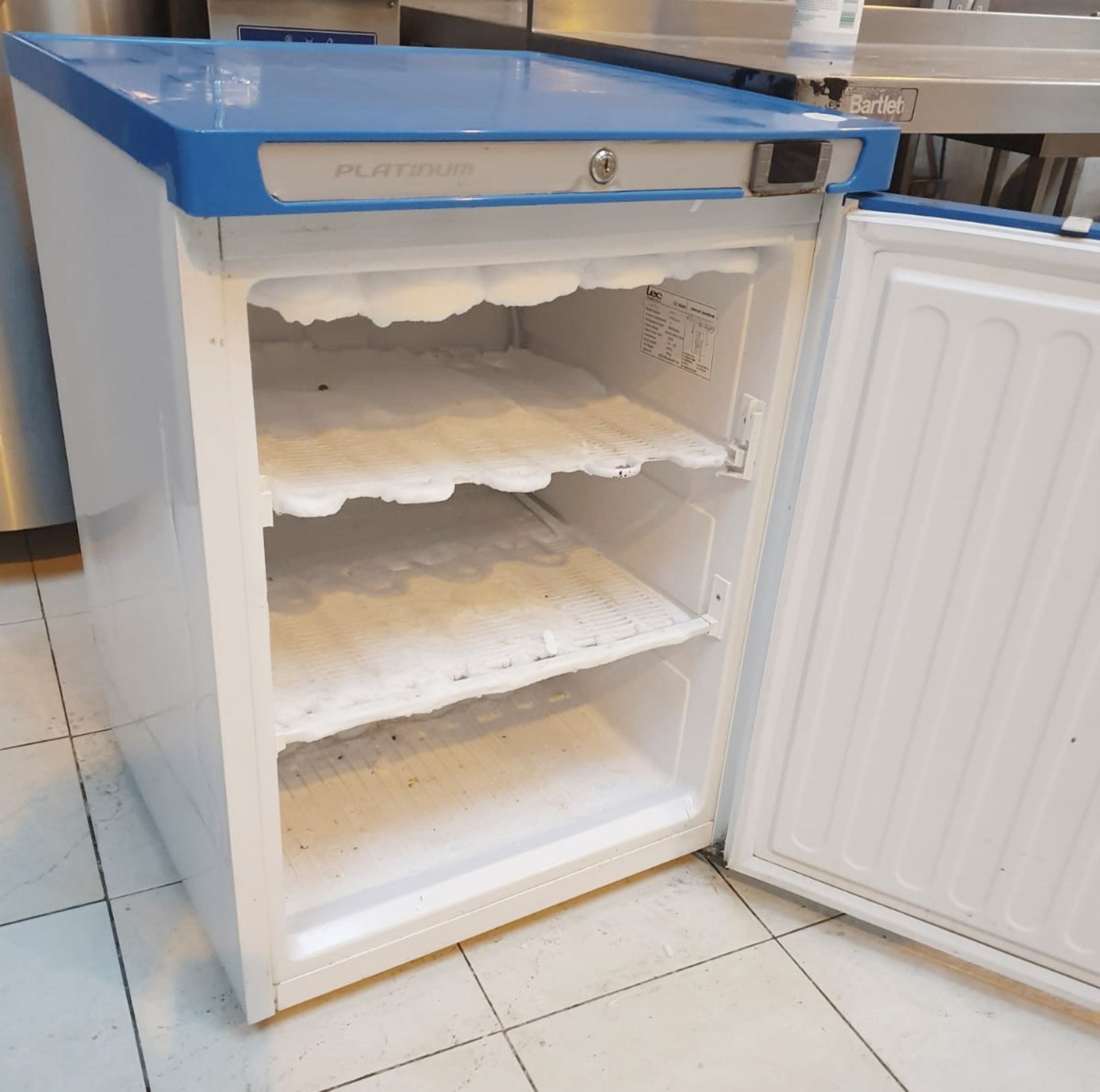 1 x Lec Commercial Platinum CFS200W 200 Ltr Undercounter Freezer **£5 Start - No Reserve**