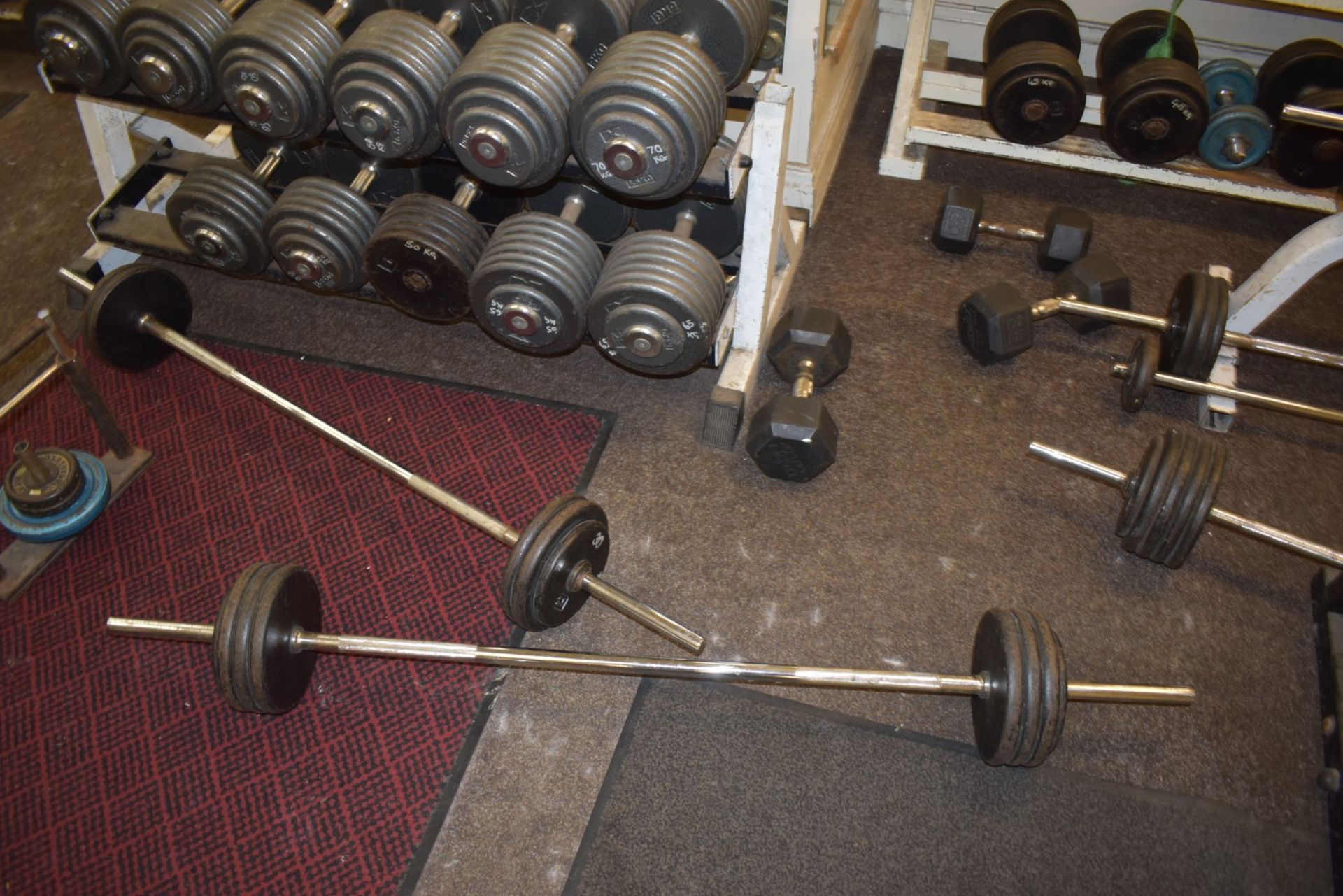 Approx 700 x Weight Lifting Weight Discs, 70 x Weight Lifting Bars, 32 x Weight Dumbells, 15 x - Image 15 of 31