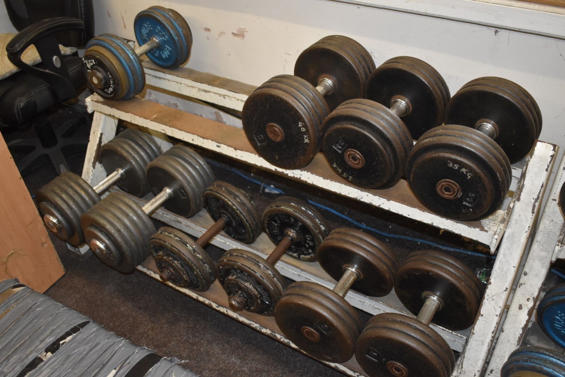 Approx 700 x Weight Lifting Weight Discs, 70 x Weight Lifting Bars, 32 x Weight Dumbells, 15 x - Image 9 of 31