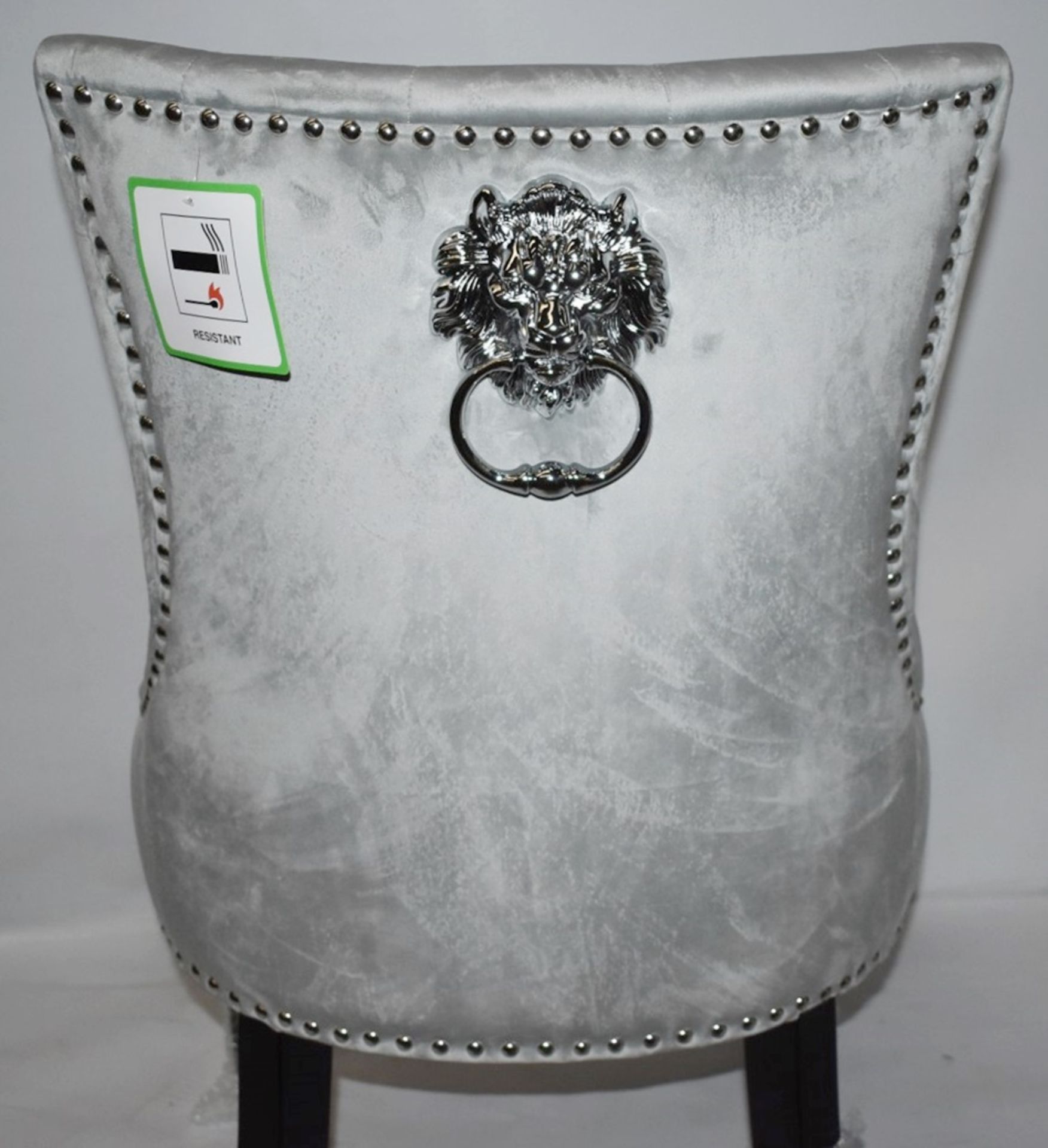 6 x HOUSE OF SPARKLES Luxury Vintage-style 'LION' Button-Back Dining Chairs In Light Grey Velvet - Image 3 of 9